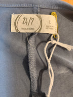 Size L 24/7 Maurices V-neck top with flowy short sleeves