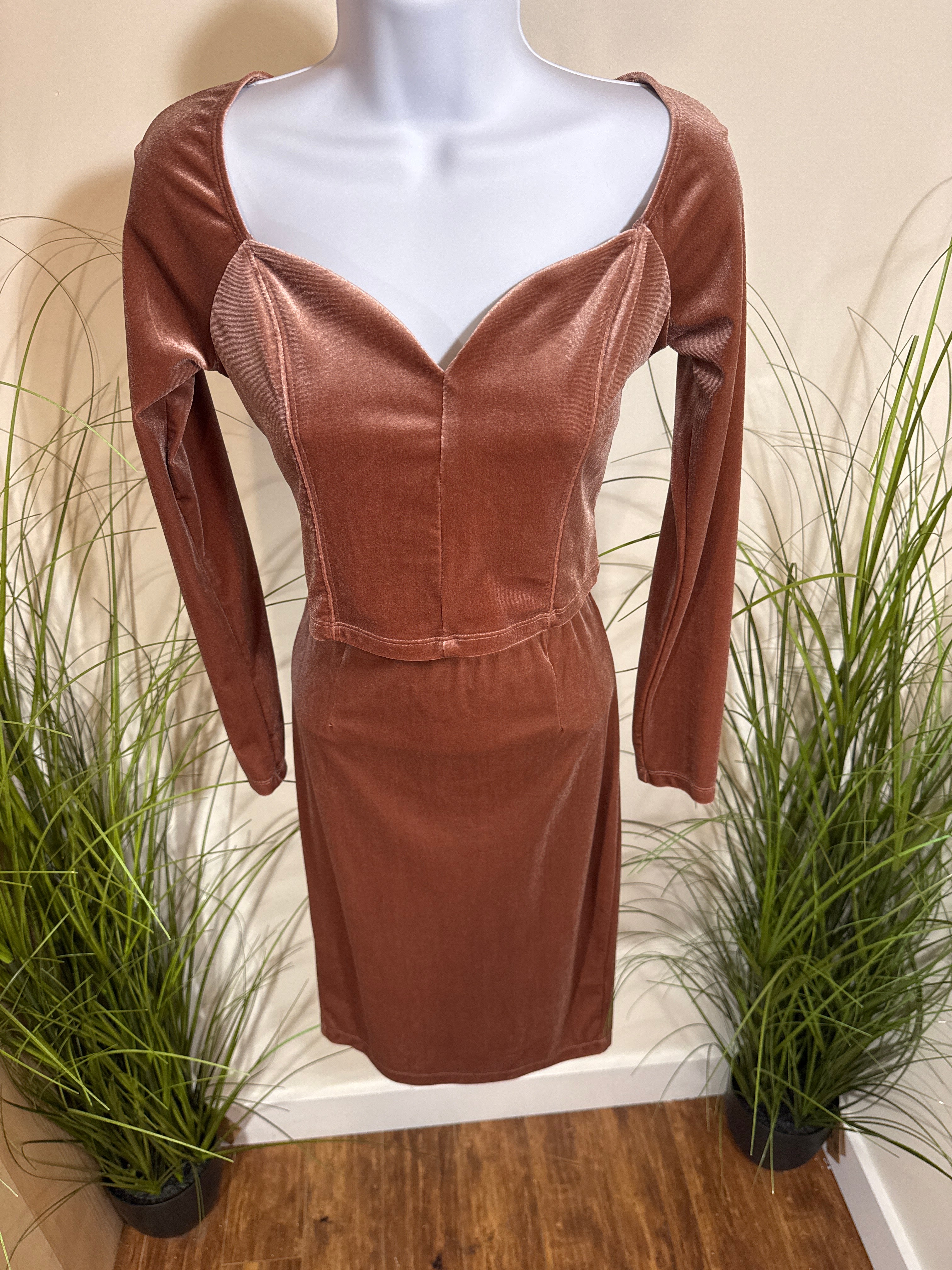 et.UNiVER Sweetheart velour dress ブラウン/S 2 Piece Velour Sweetheart Outfit – VARDO Vintage & Valuables