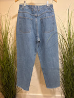 90’s/Y2K L.L.Bean popular "Original Fit/Relaxed" fit jeans with partial elastic waistbands.