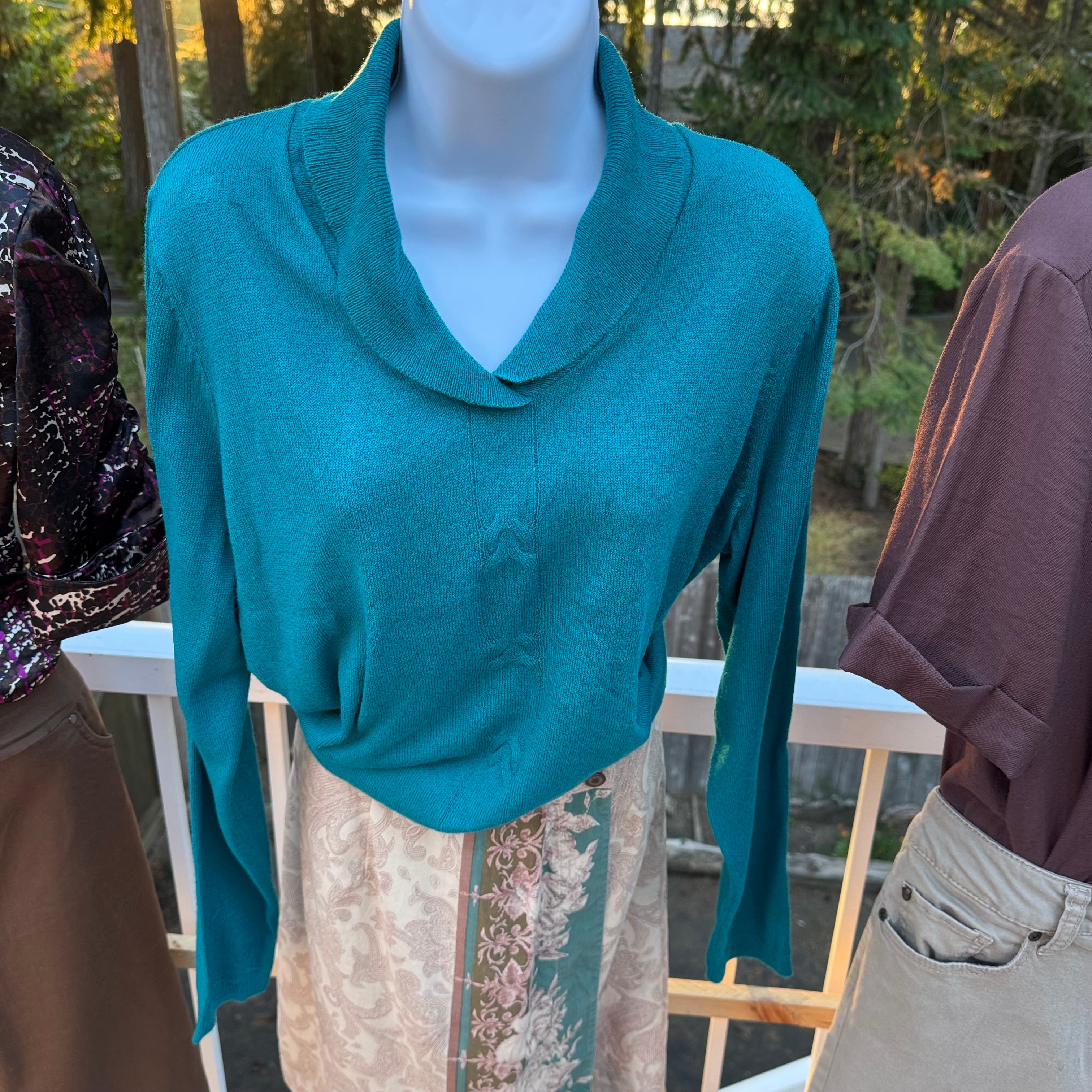 Size L Alia Fine Knit Sweater with Folded Collar