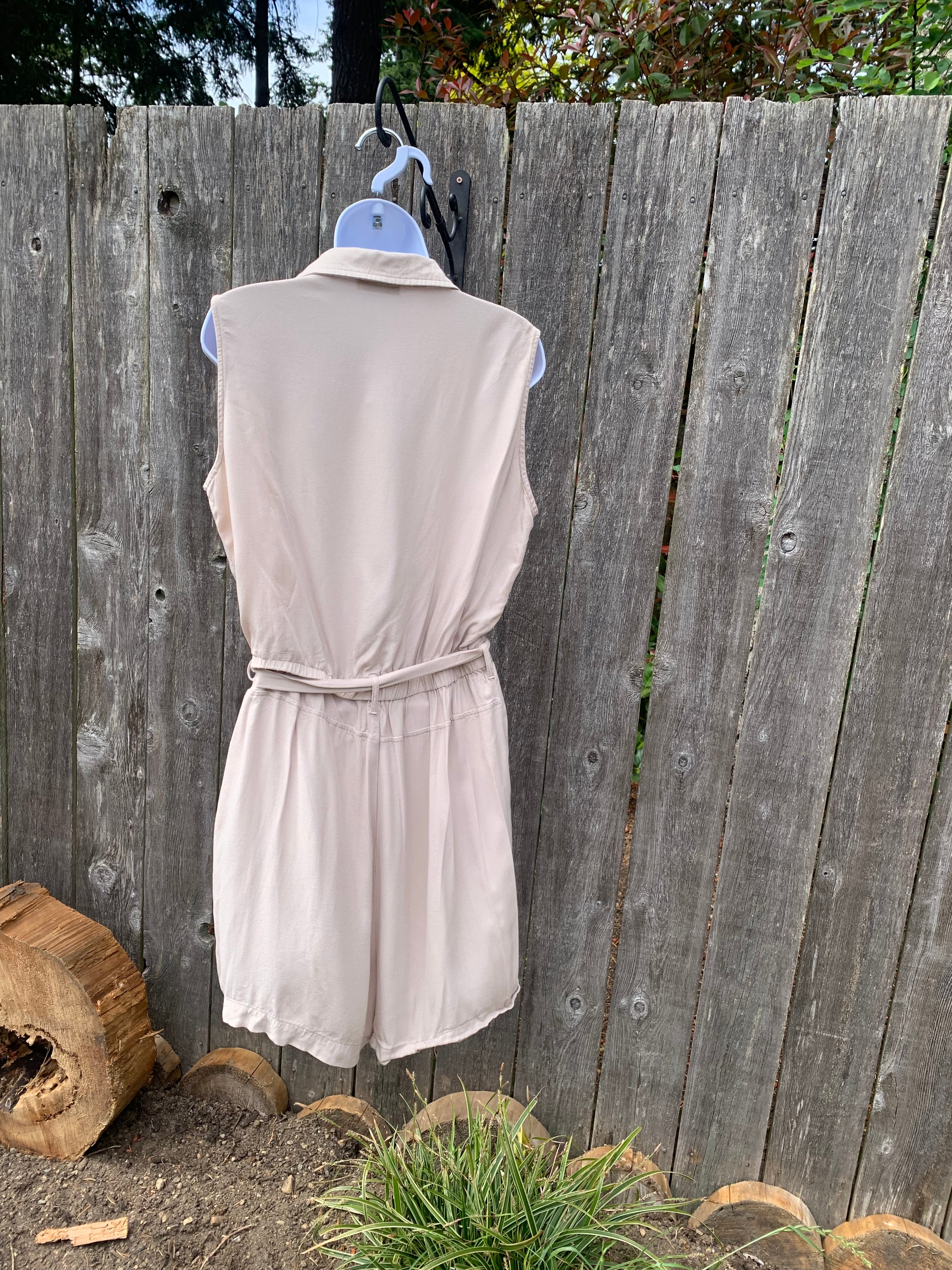 Size XL Light Weight Summer Rayon Ci Sono Los Angeles Sleeveless Button Down Romper