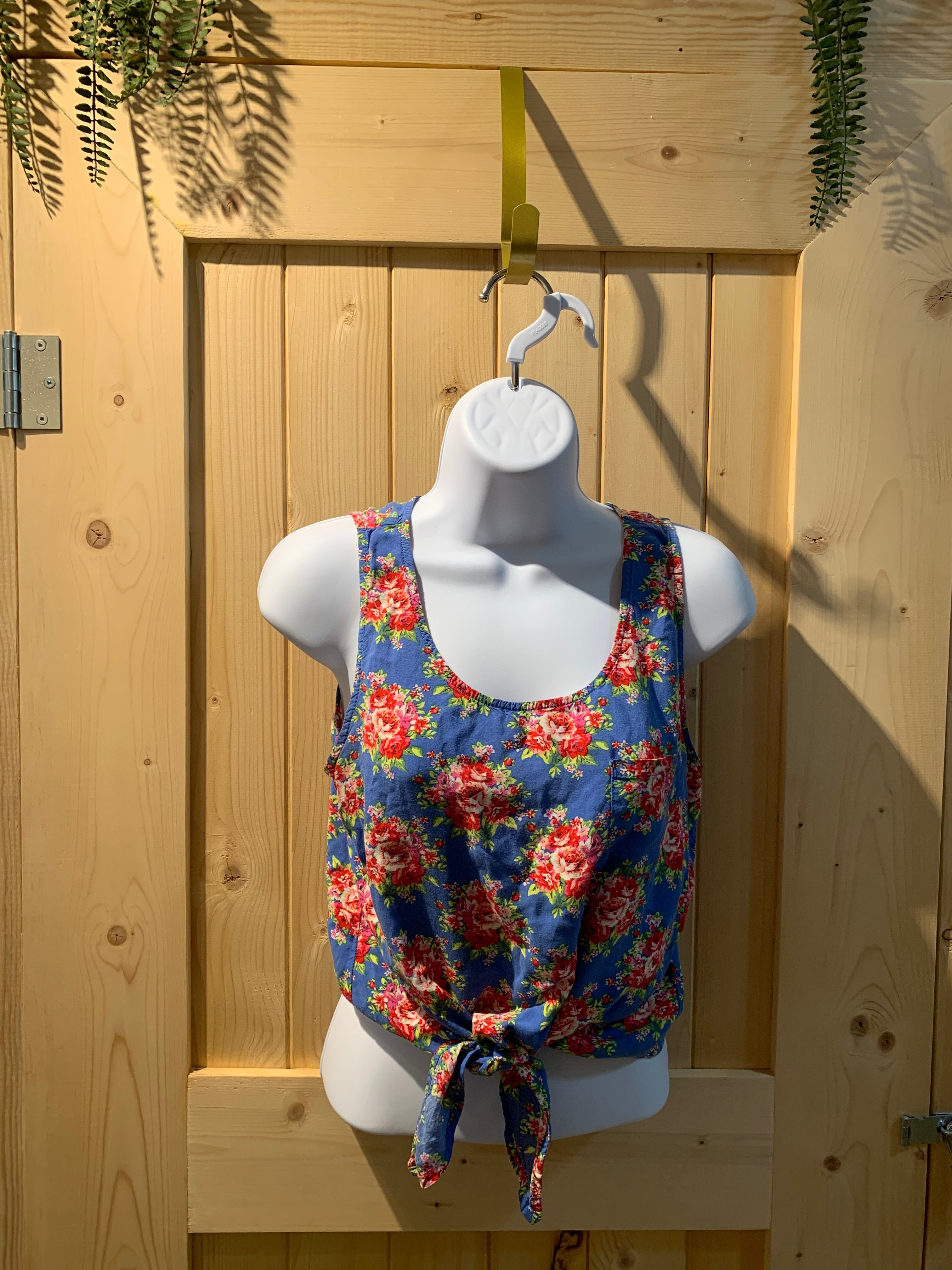 Size S Forever 21 Cropped Tie Front Tank
