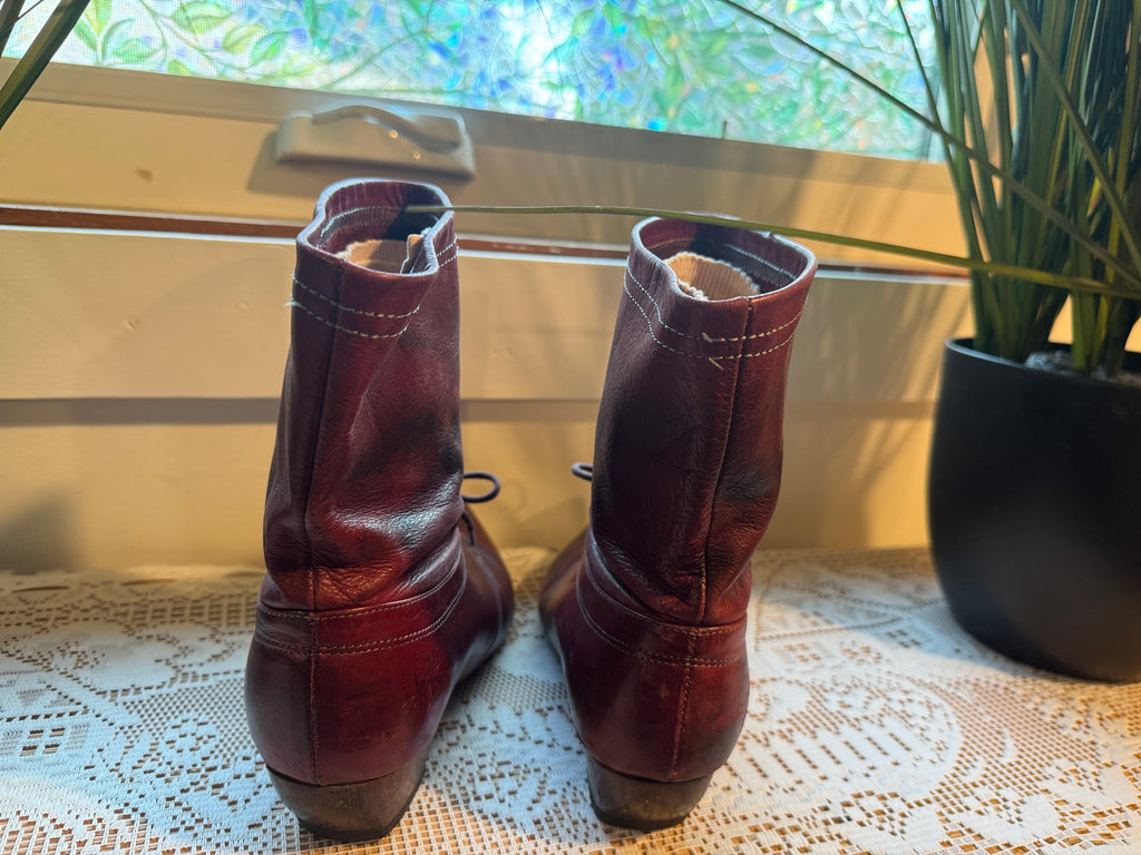 Size 8 Women's Rare Vintage Lace Up Fluevog Boots