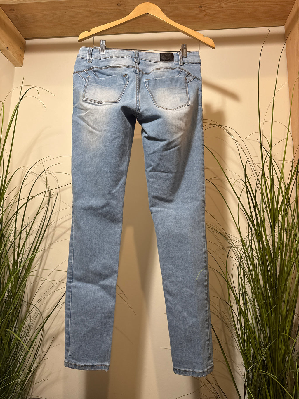 Blue notes, curvy skinny, low rise jeans.