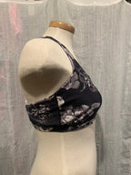 Size M Black and White Floral Print Crop Athletic Top