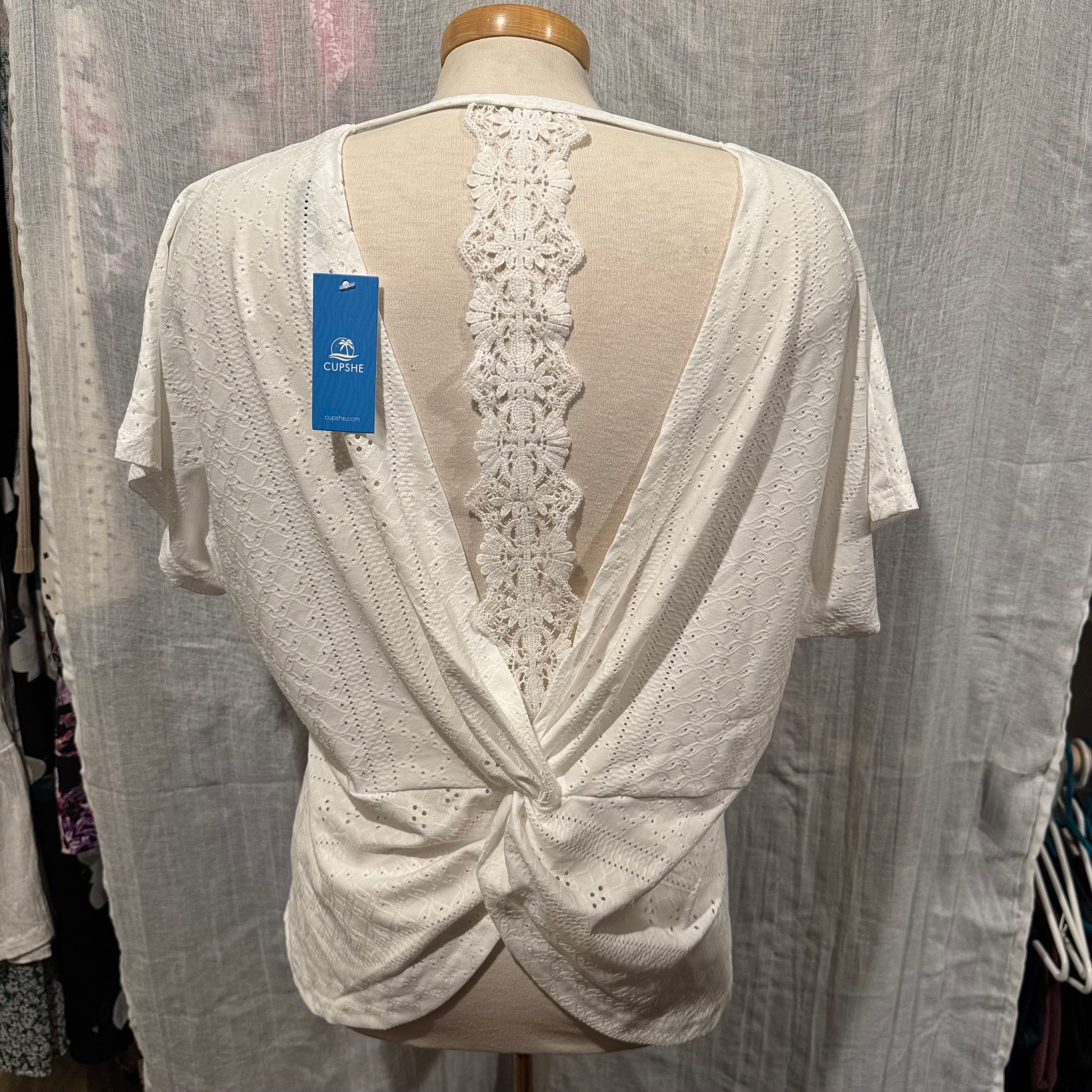 Size XL CUPSHE Boho Open Back Blouse with Lace Strip