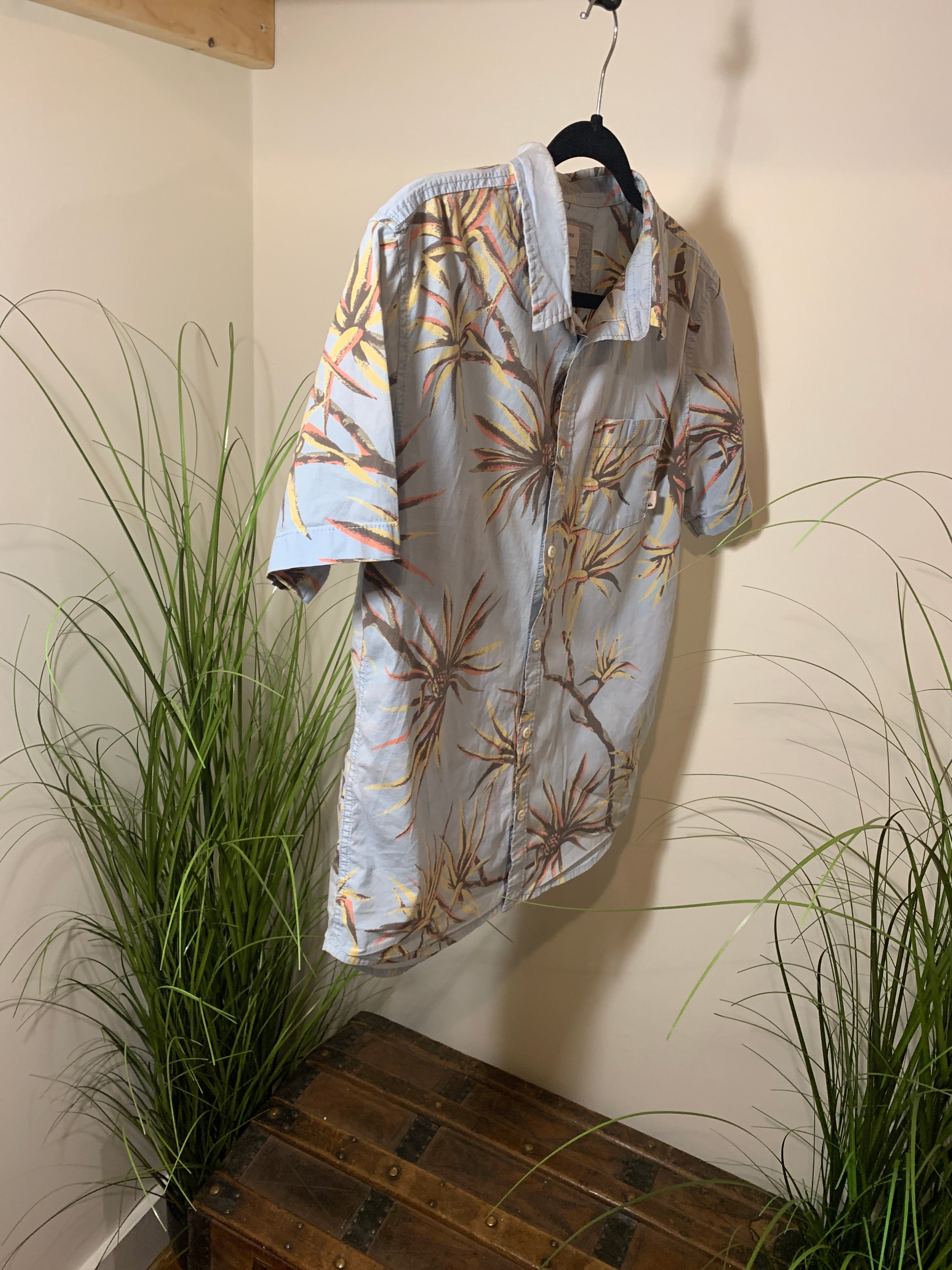 Size Small Quicksilver Button Up Hawaiian Shirt