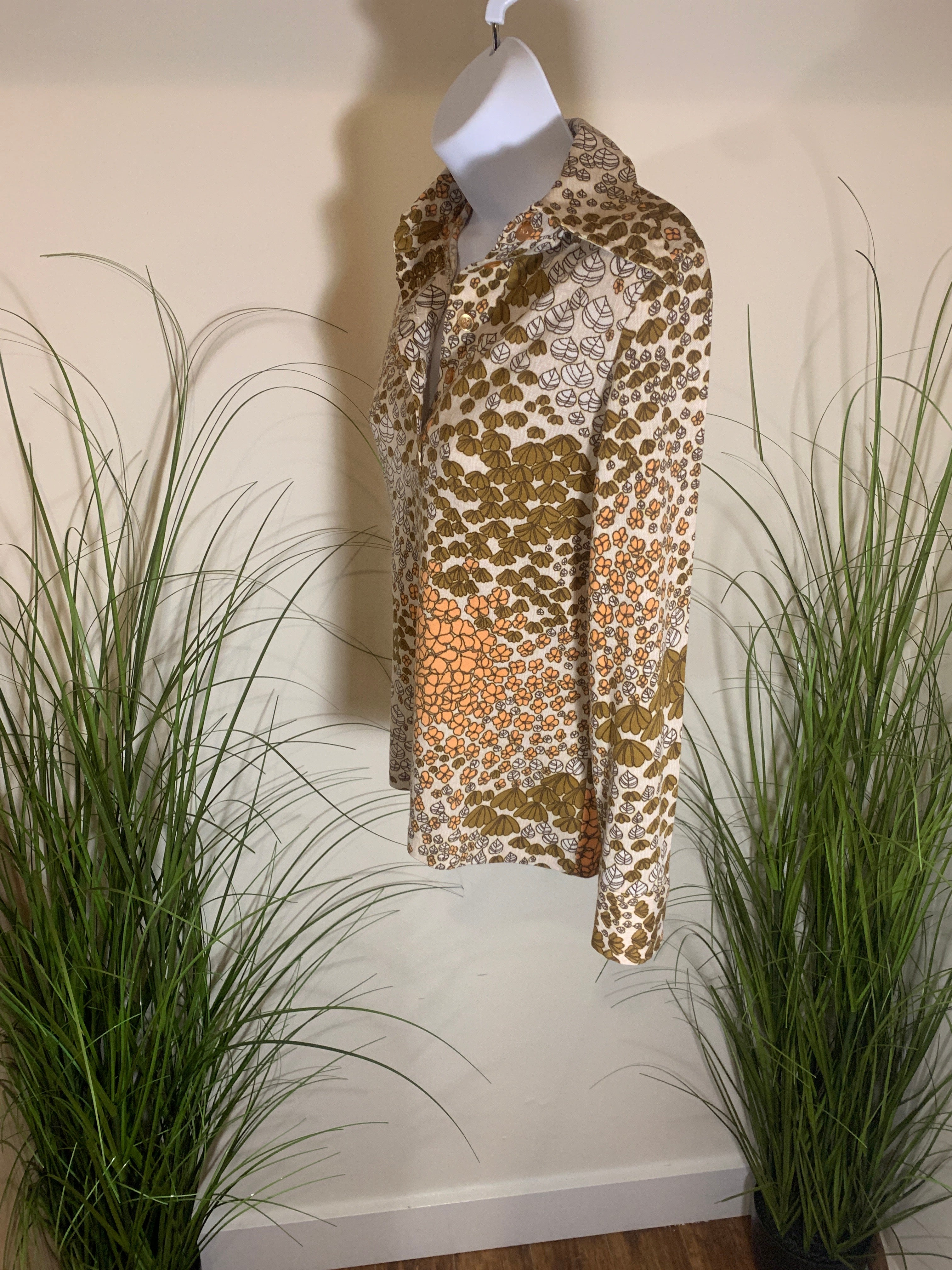 SUPER RARE !! Women's Vintage Tyebs 1970's 4 Button Up Collared Long Sleeve Shirt