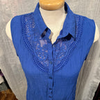 Size L Northern Reflections Rayon/Cotton/Poly Blent Sleeveless Button Up Blouse with Lace Detailing on the Chest