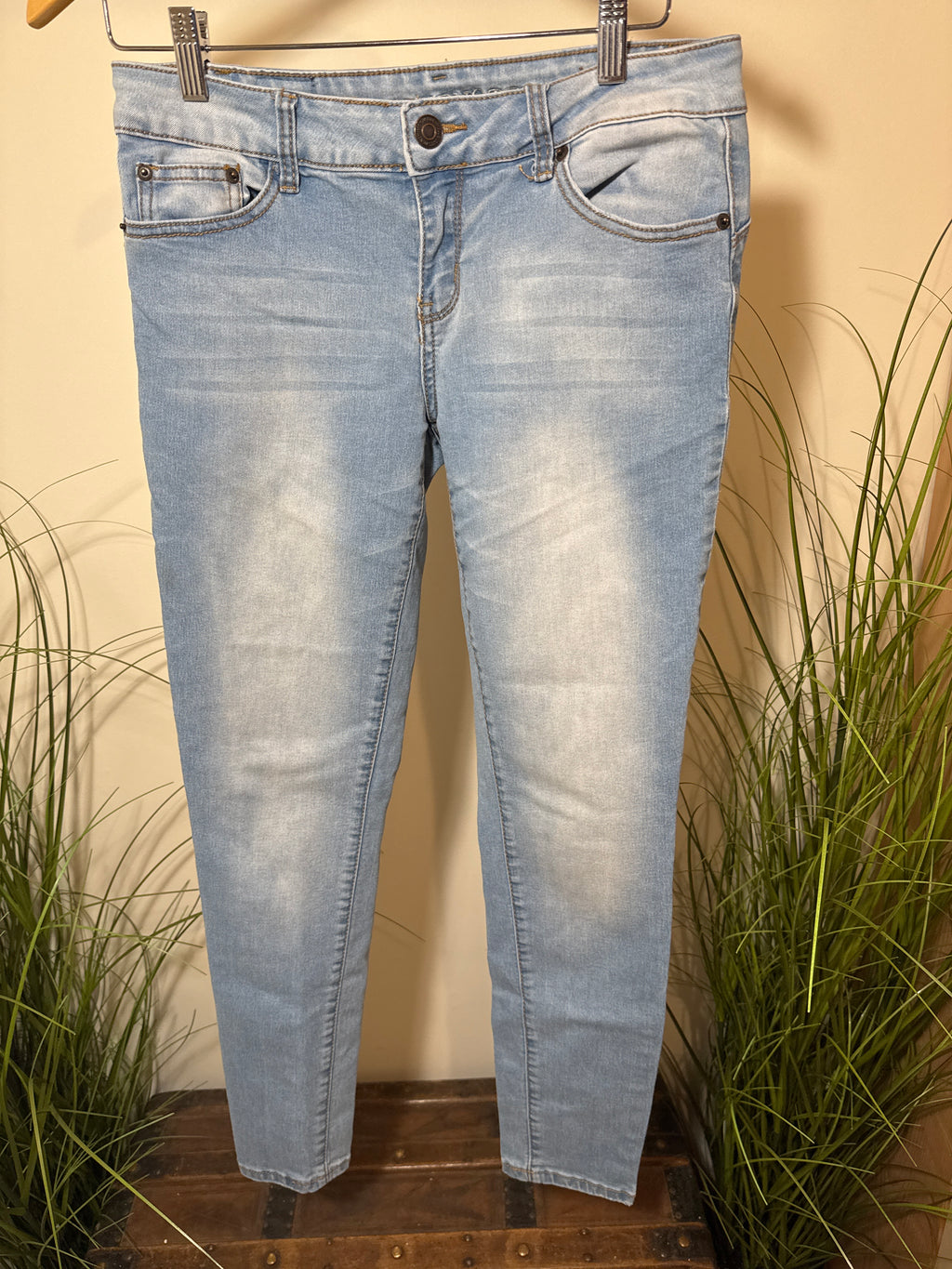 Blue notes, curvy skinny, low rise jeans.