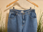 90’s/Y2K L.L.Bean popular "Original Fit/Relaxed" fit jeans with partial elastic waistbands.