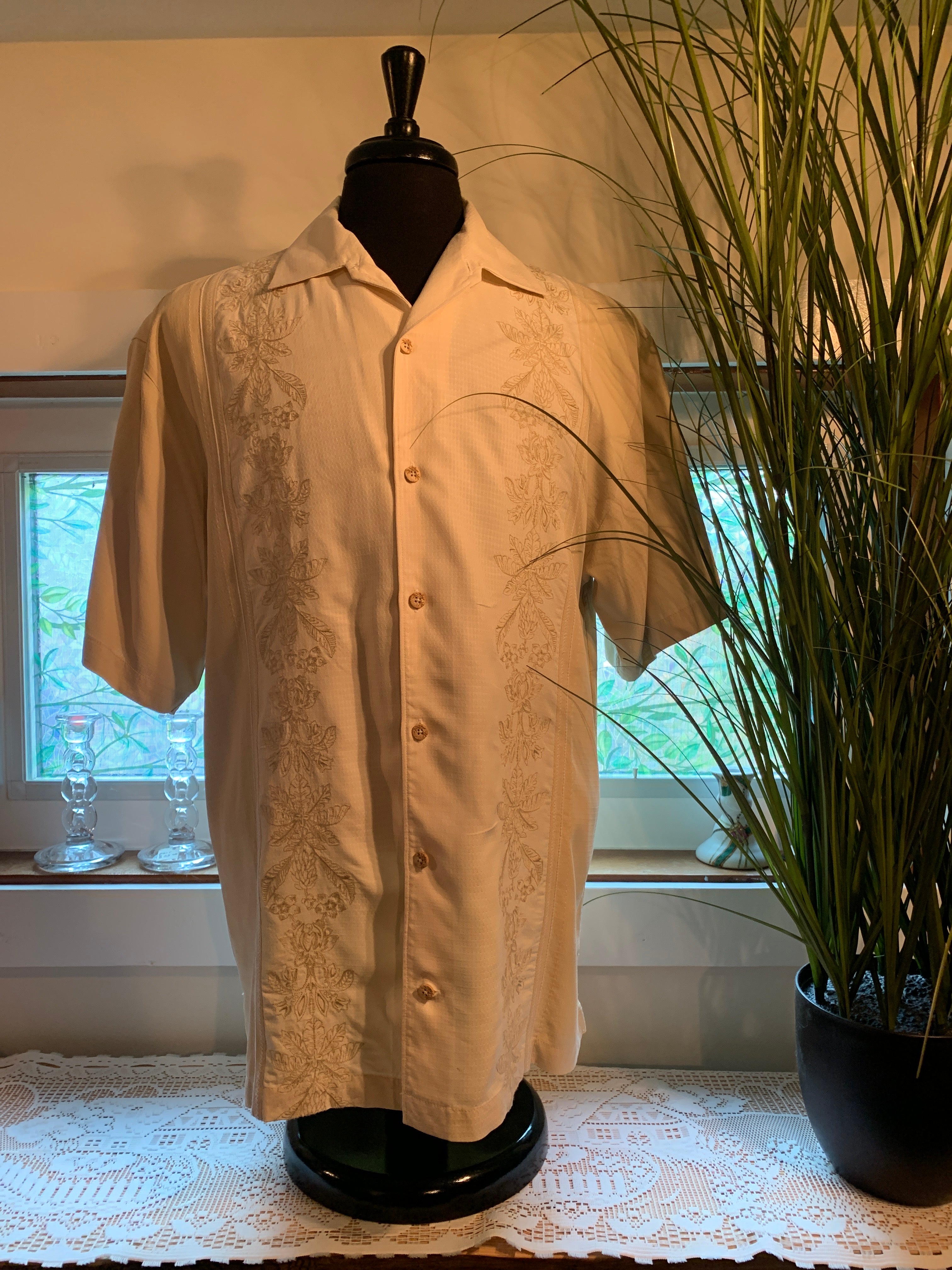 Size L Tommy Bahama 100% Silk Button Up Shirt