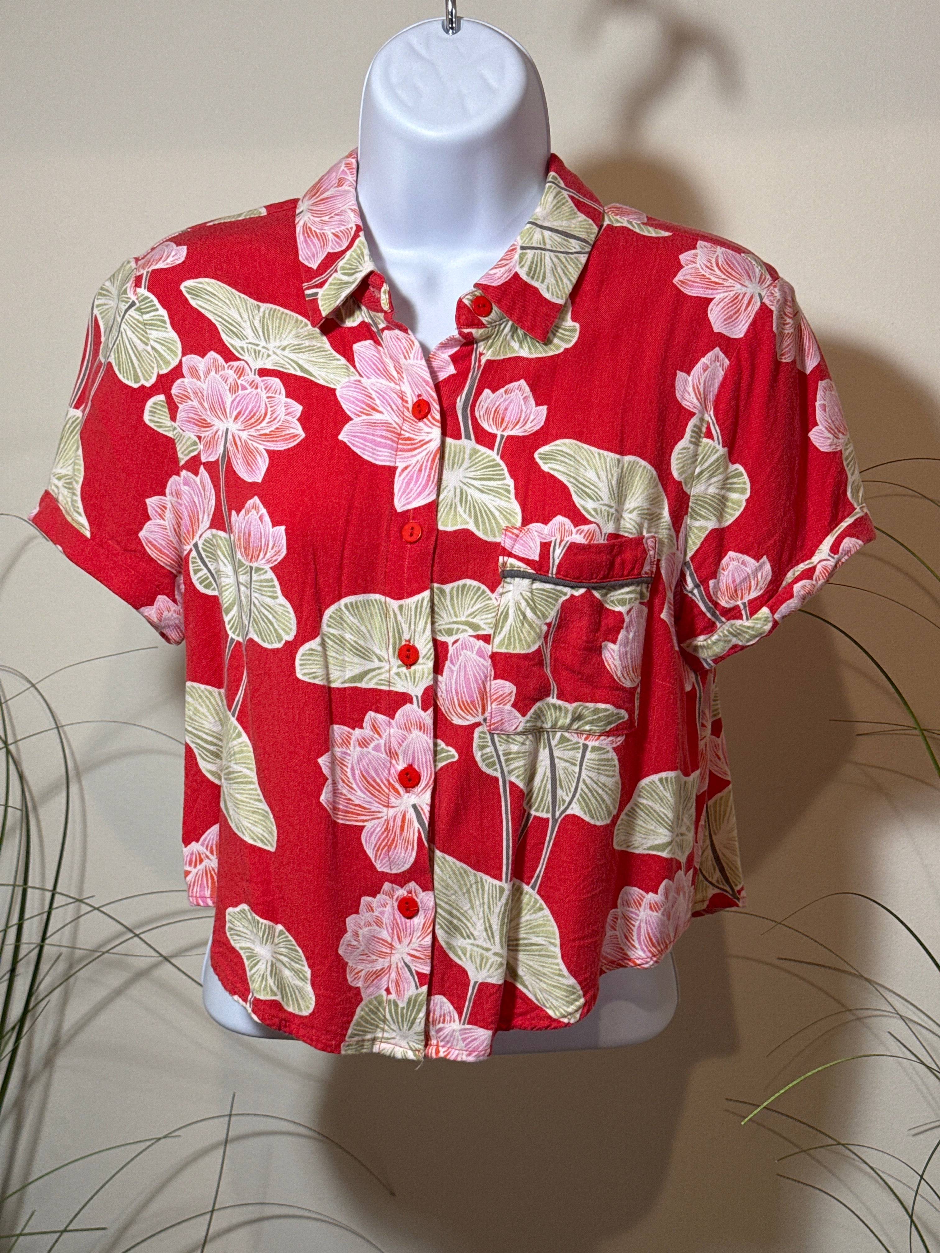 Forever 21 Cropped Short Sleeve Button Up Top