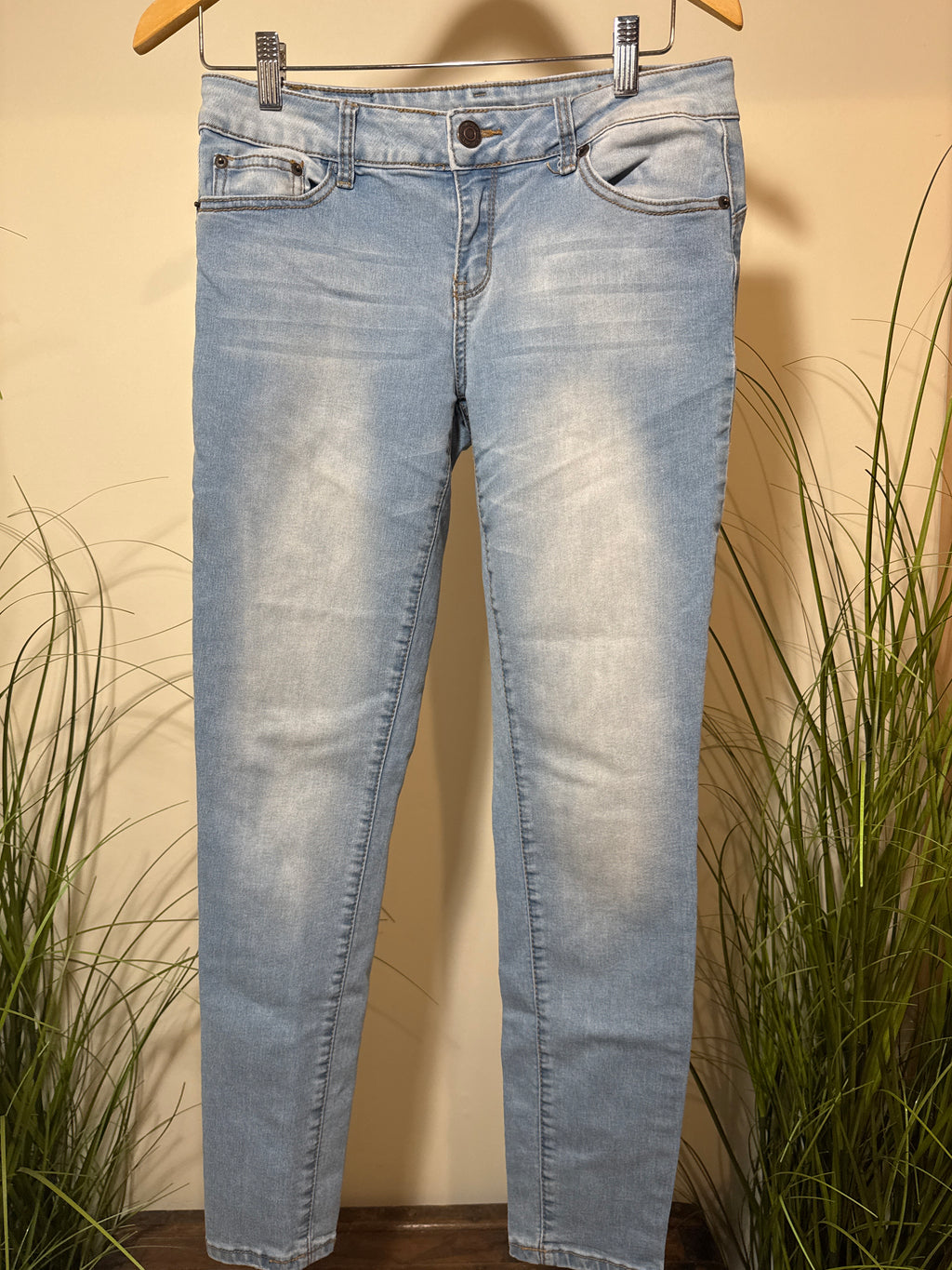 Blue notes, curvy skinny, low rise jeans.