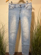 Blue notes, curvy skinny, low rise jeans.