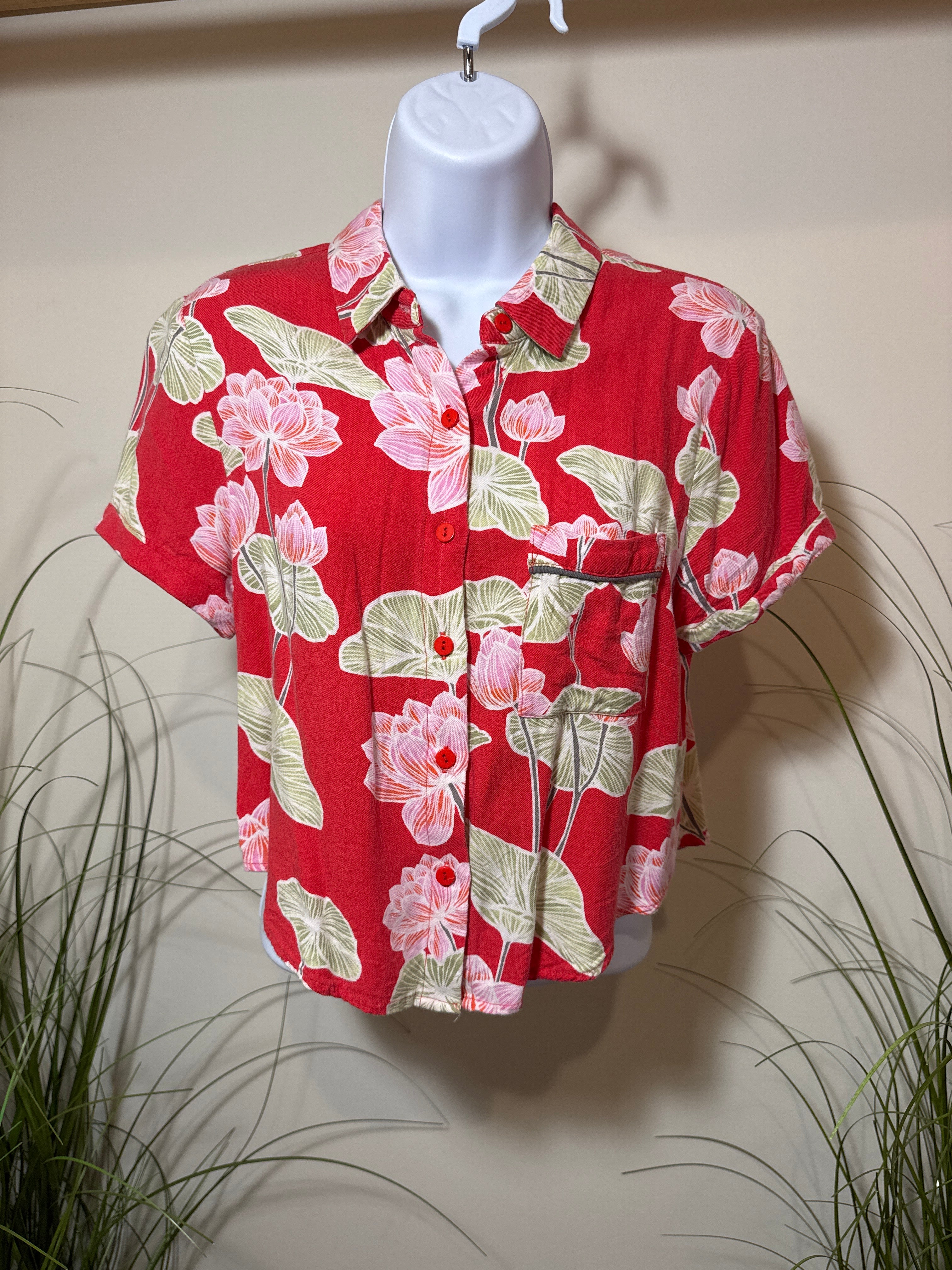 Forever 21 Cropped Short Sleeve Button Up Top