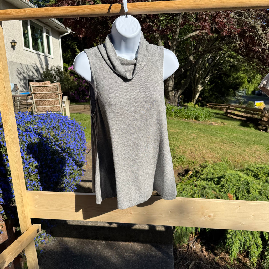Size L BB Dakota Sleeveless Swing Top