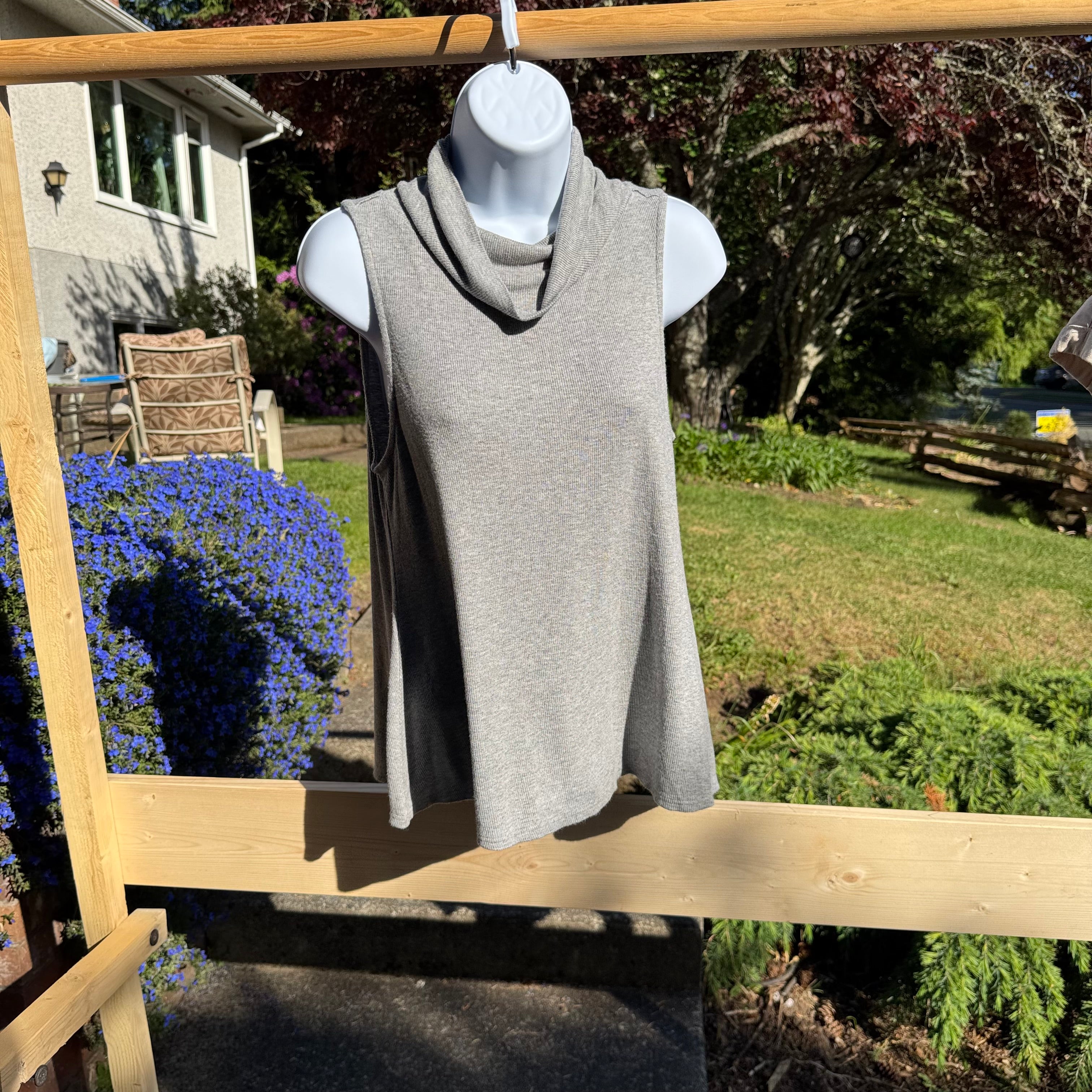 Size L BB Dakota Sleeveless Swing Top