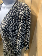 Brand New XL 100 % Rayon Carre Noir Black and White Print Dress