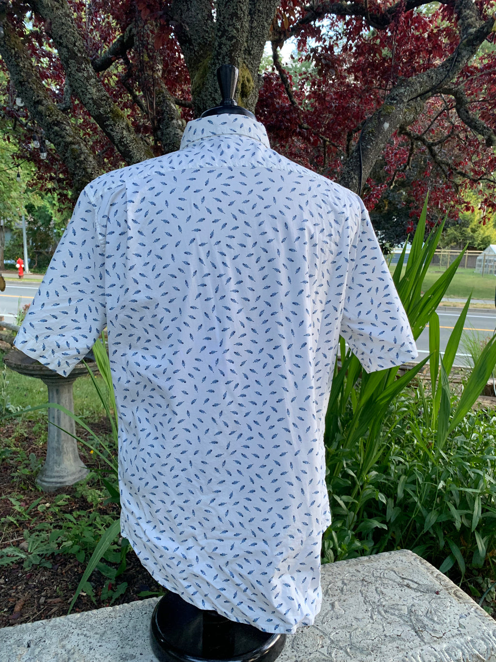Size L Jachs New York Short Sleeve Button Up Feather Design Shirt