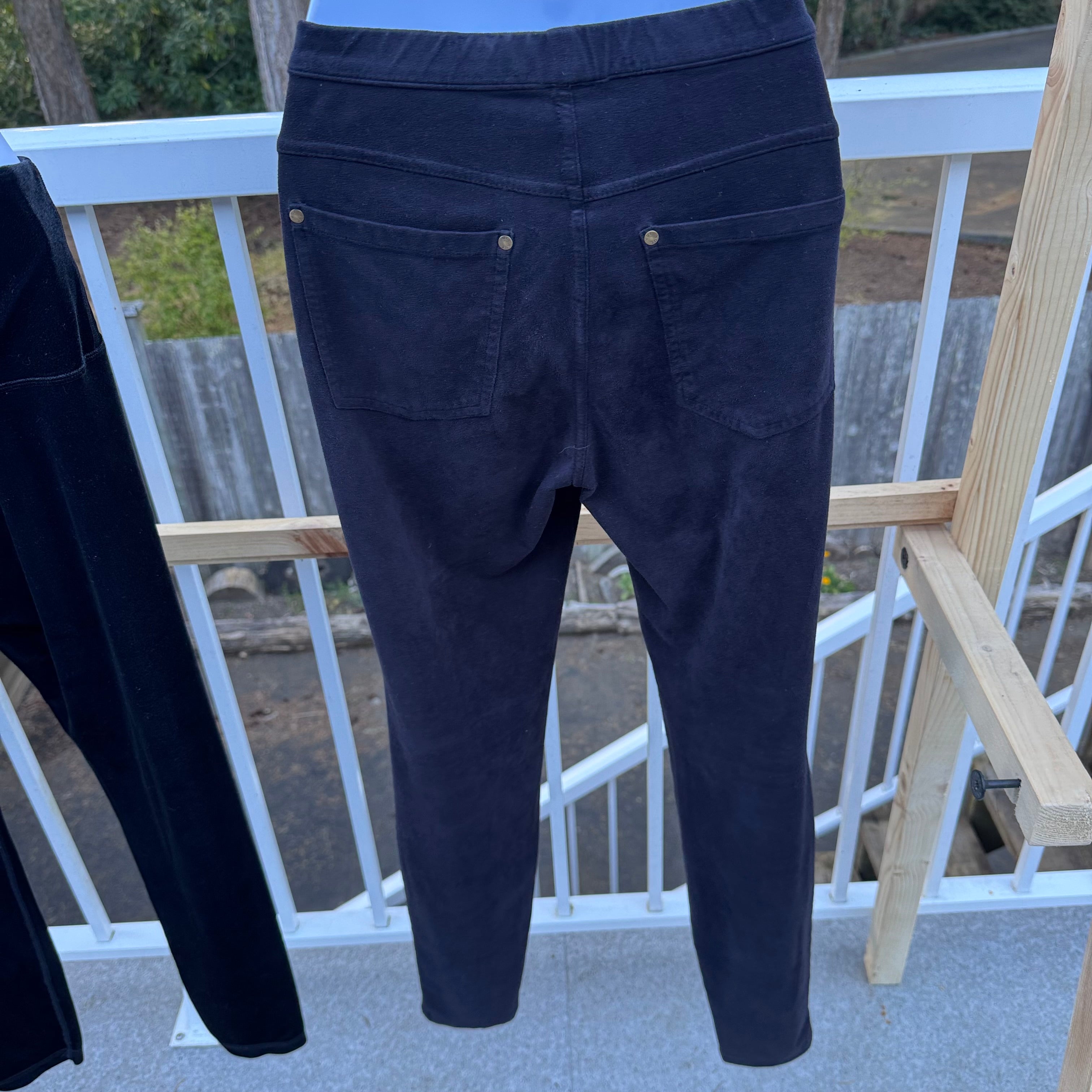 Size M Hue Black Suede Look Leggings