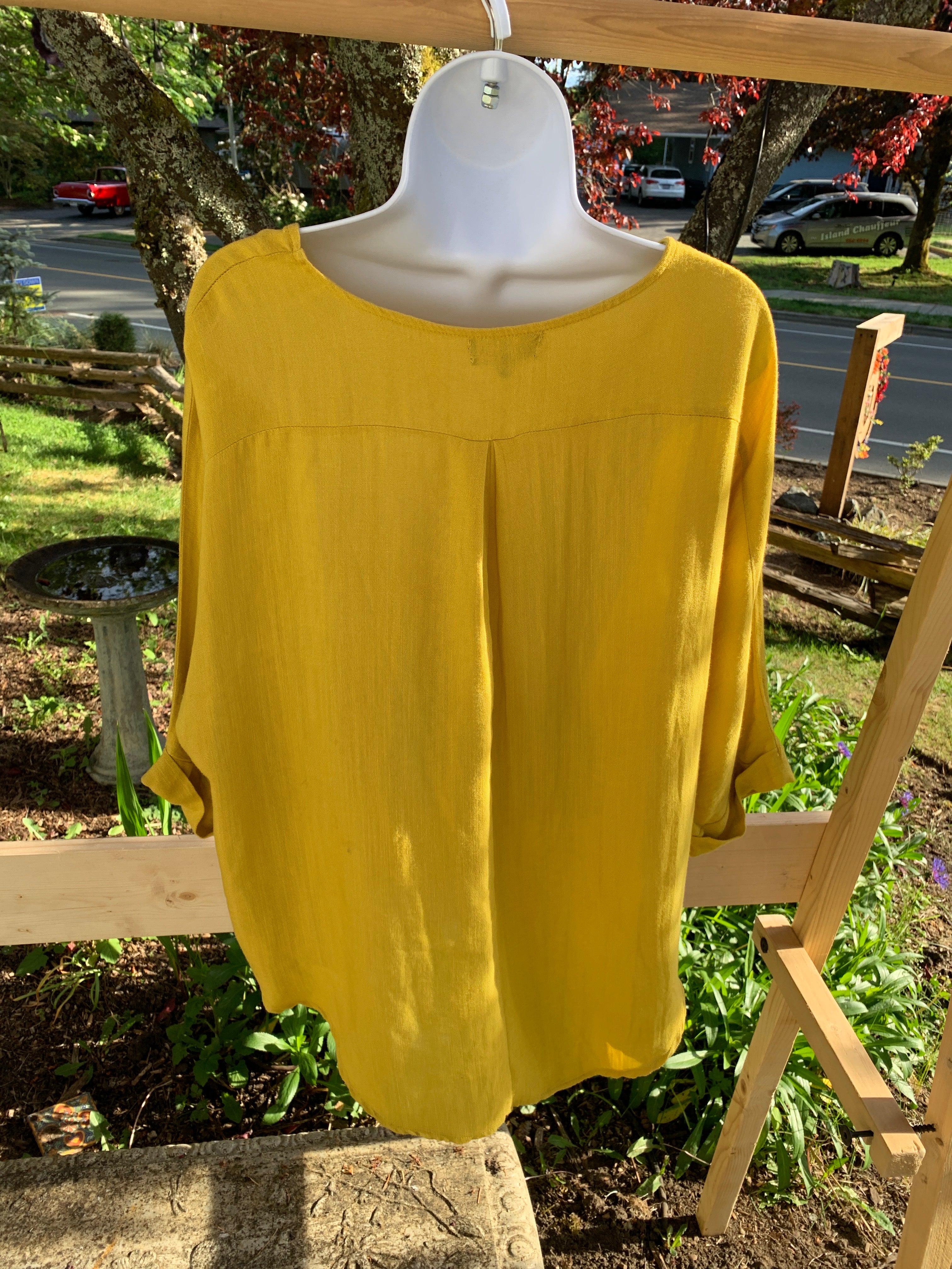 Short sleeve pullover blouse by Papillon