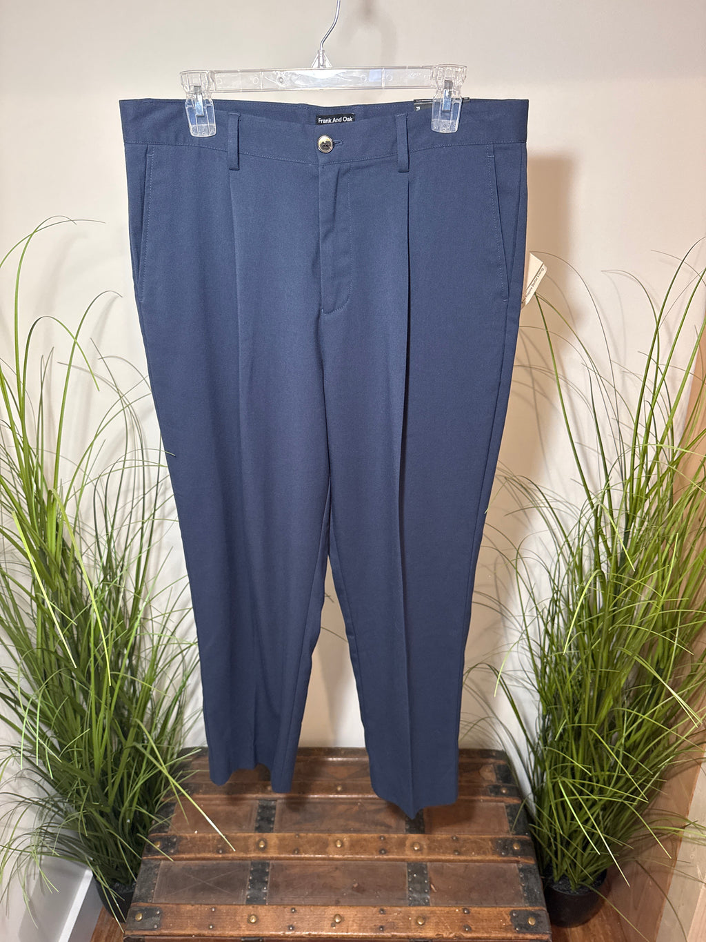 Frank & Oak Relaxed Tapered Fit- The Colin Pant