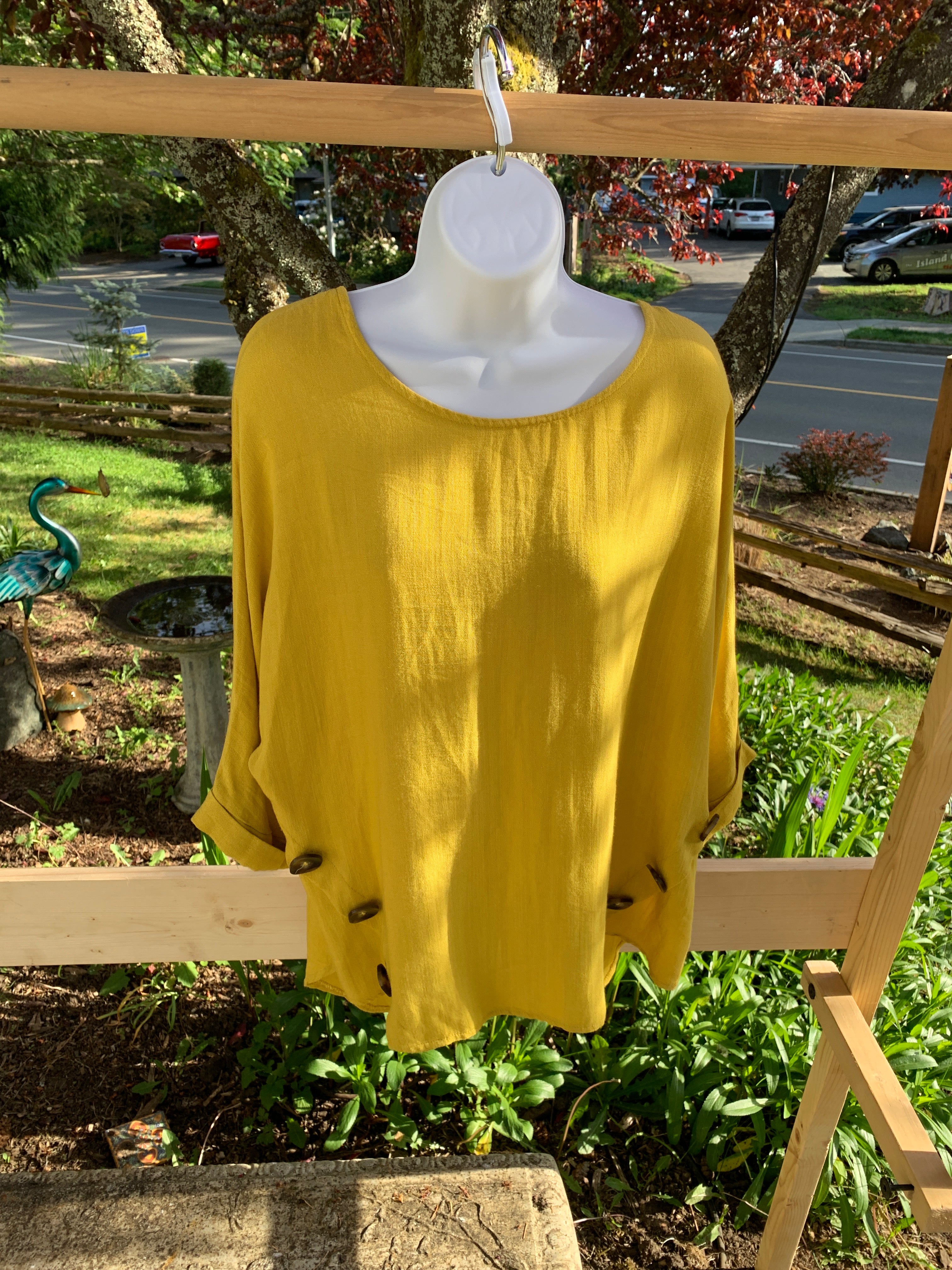 Short sleeve pullover blouse by Papillon