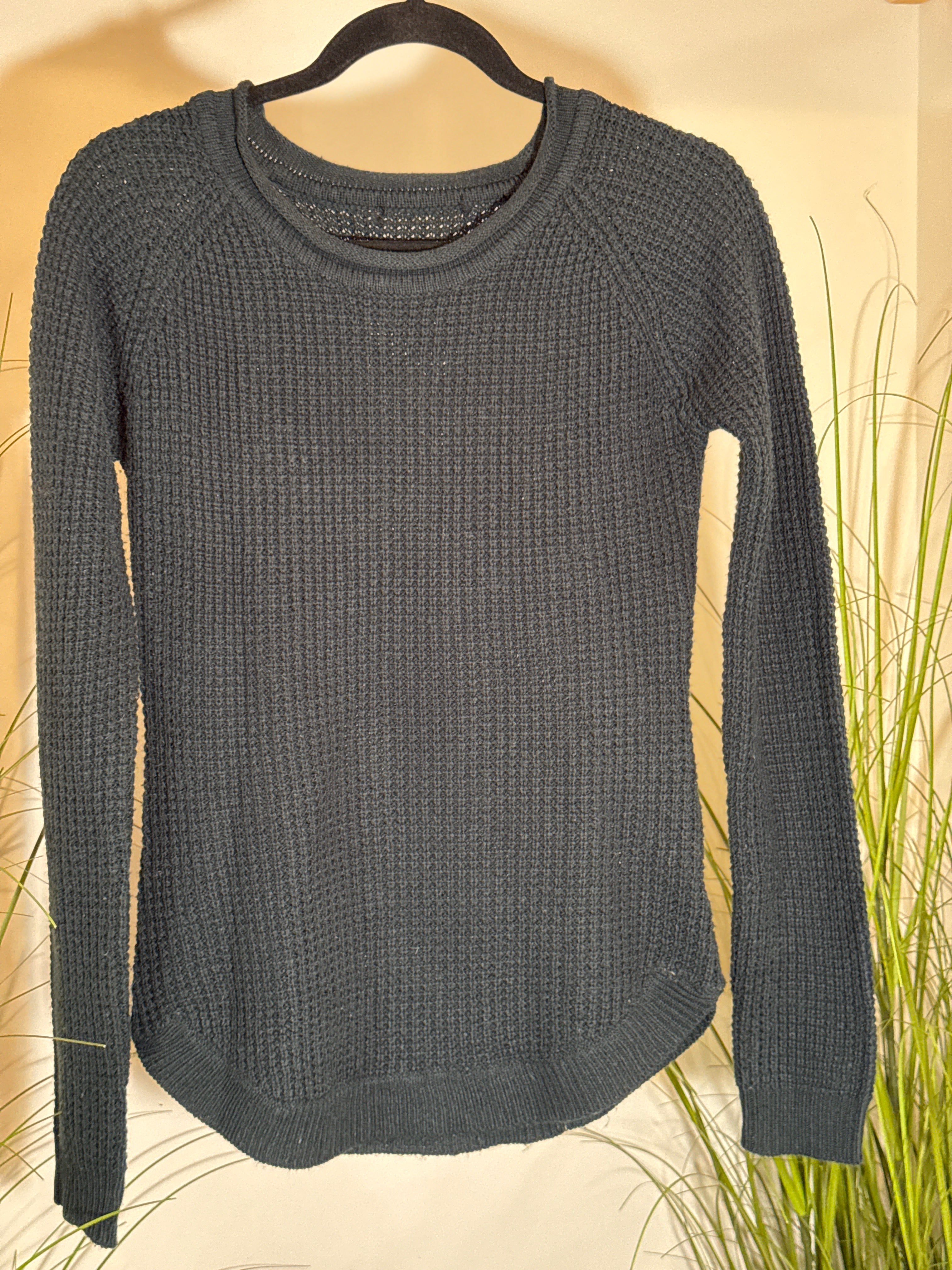 Forest green long sleeve sweater-  rolled collar