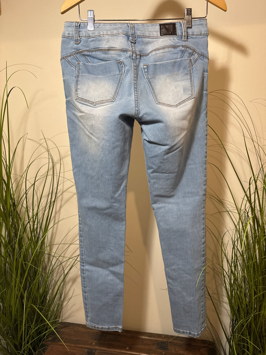 Blue notes, curvy skinny, low rise jeans.