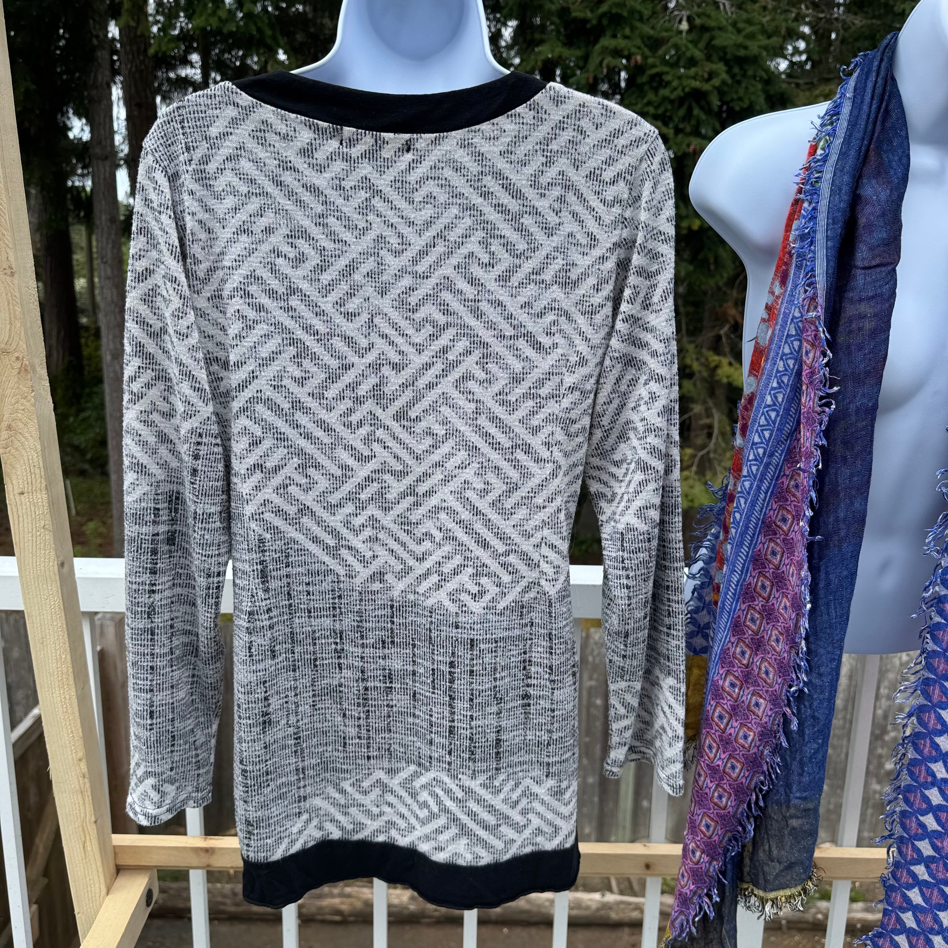 Size M Papa Vancouver Lagenlook V-Neck Sweater