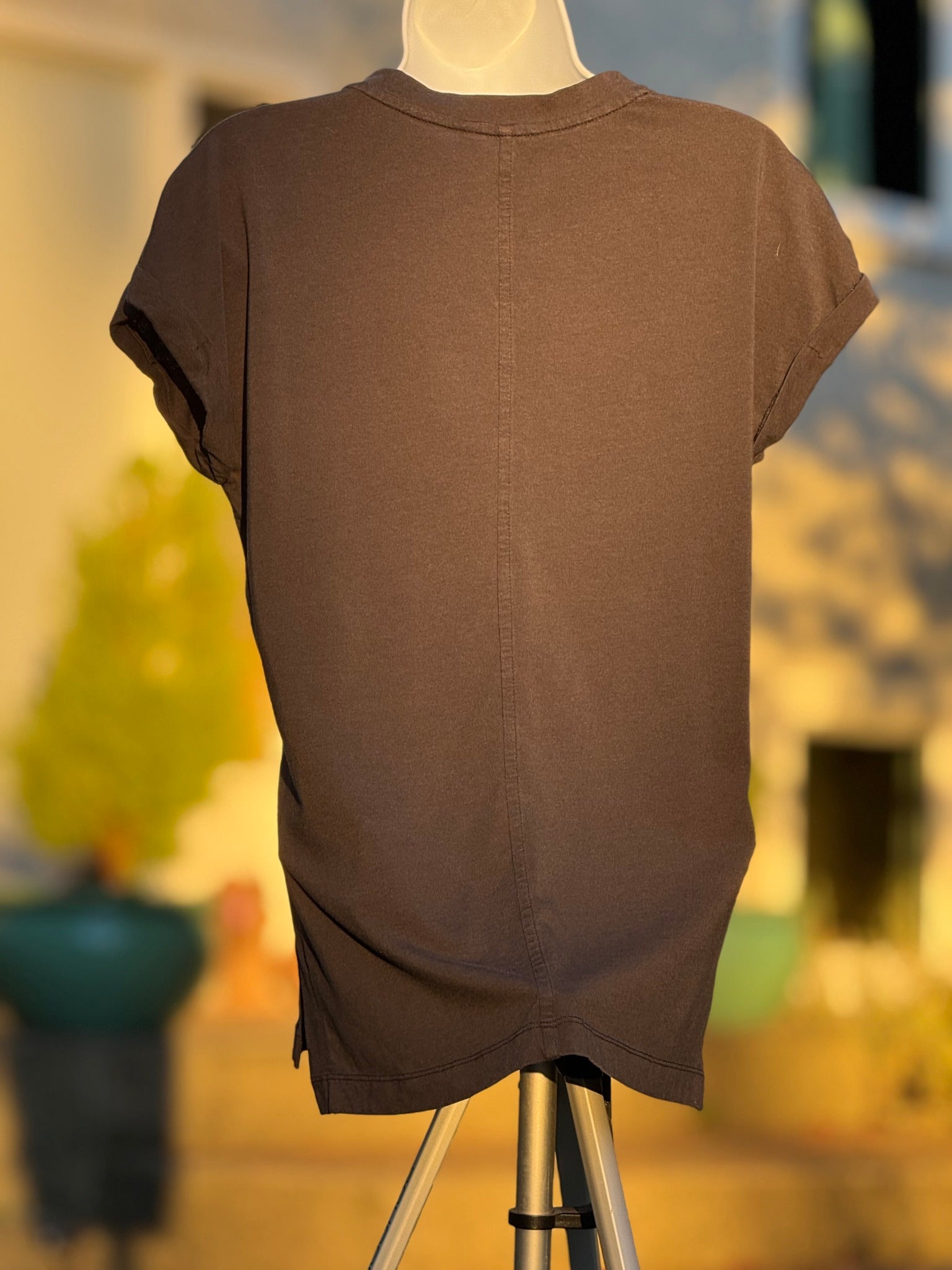 BANANA REPUBLIC V-neck short sleeve shirt- Consigned with VARDO Vintage & Valuables vvvardo.ca