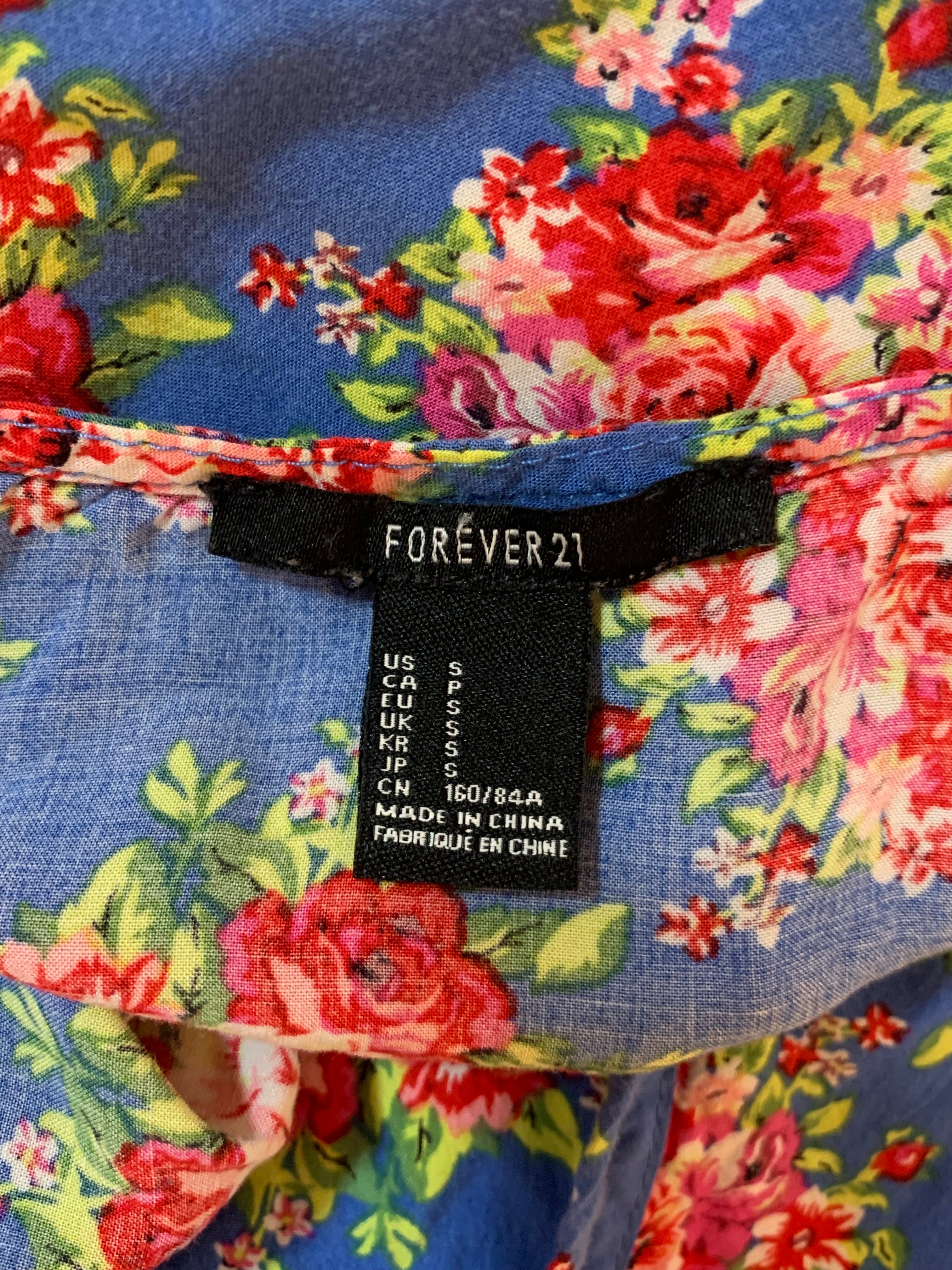 Size S Forever 21 Cropped Tie Front Tank