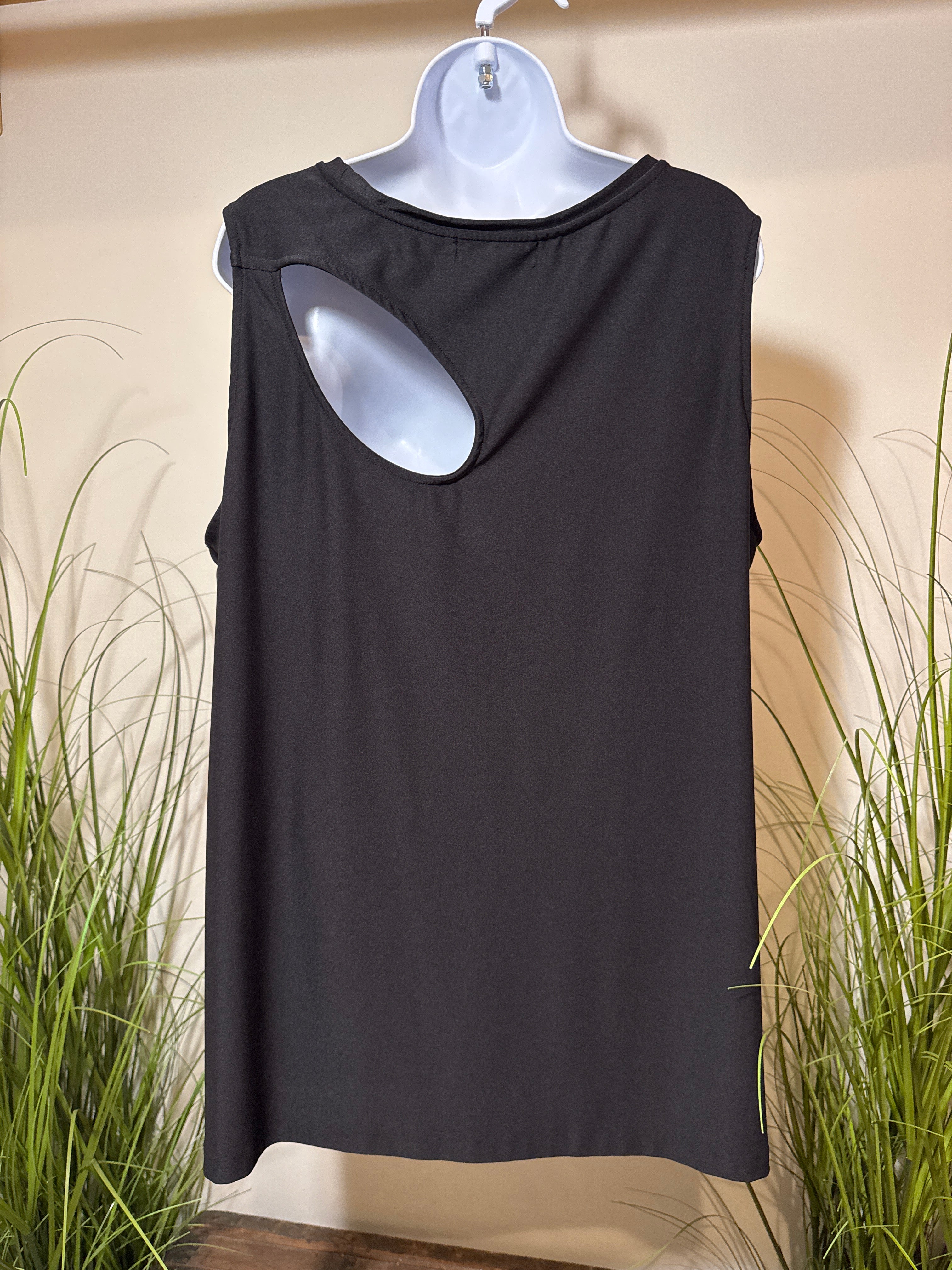 Love & Legend sleeveless 3X top- cut out