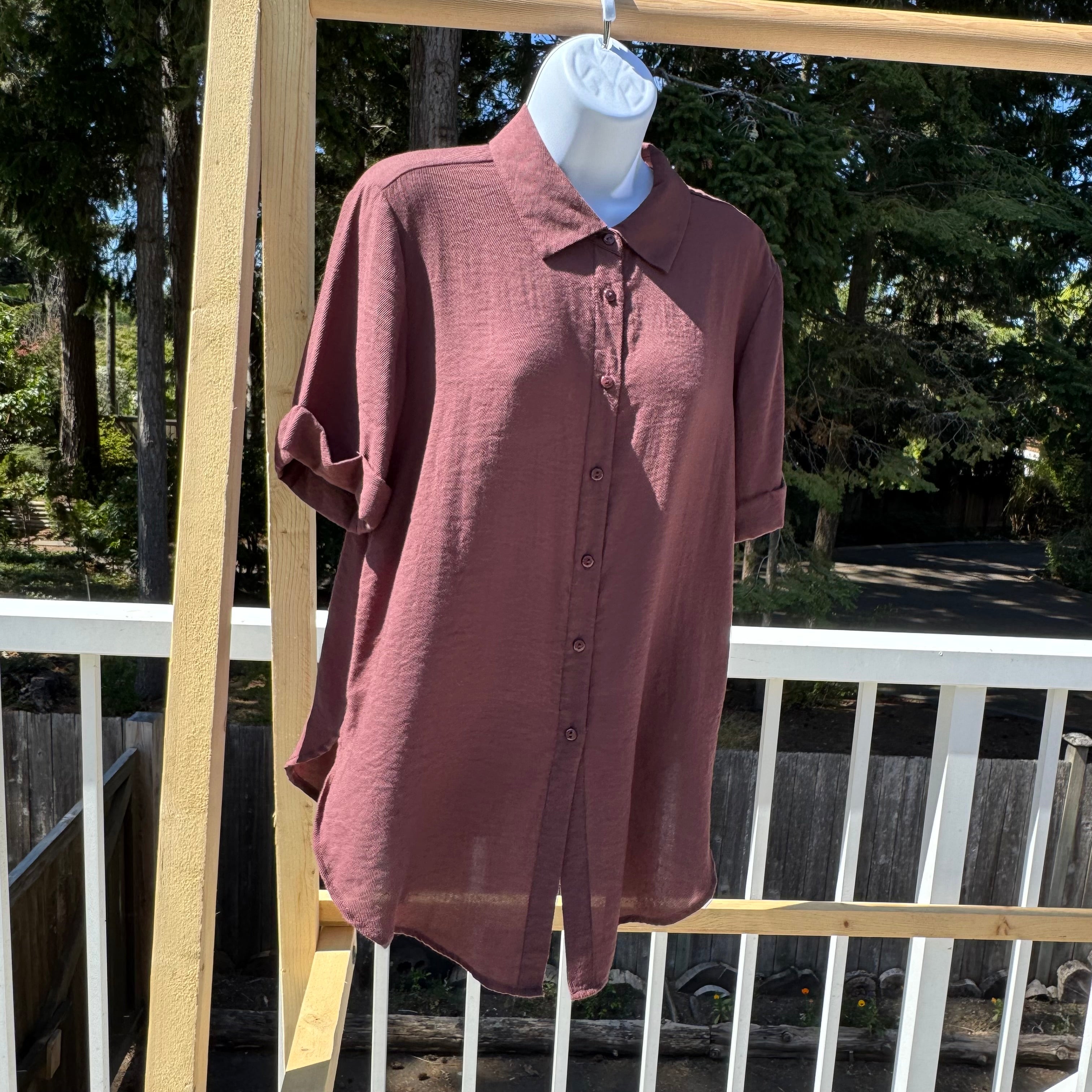 Size M Kismet Short Sleeve Rayon Blend Button Up Women's Shirt