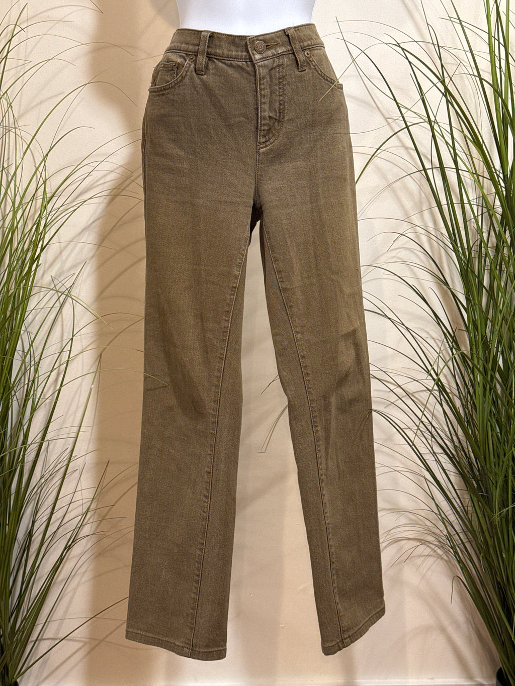 Lauren Jeans Co. Classic straight jeans by Ralph Lauren ￼