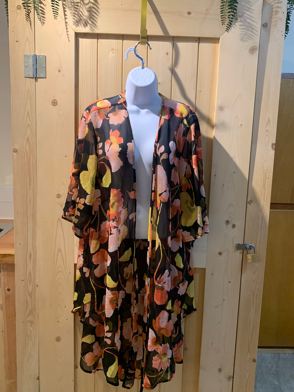 Size 2X Torrid Sheer Floral Pattern Cover Up Cardigan