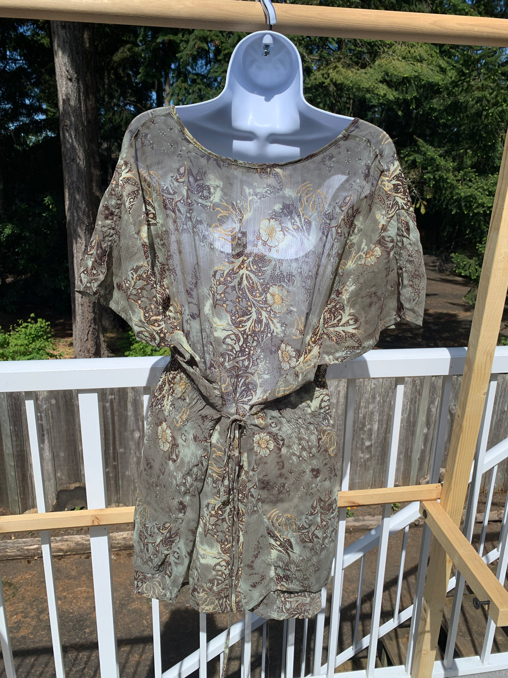 Pennington’s short sleeve sheer blouse