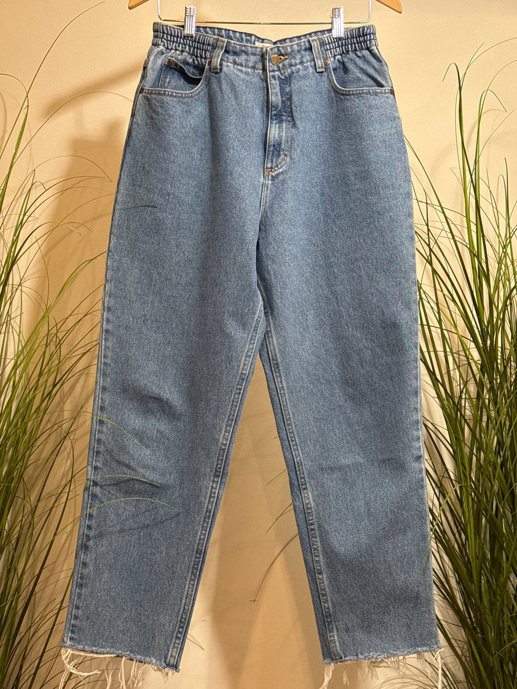 90’s/Y2K L.L.Bean popular "Original Fit/Relaxed" fit jeans with partial elastic waistbands.