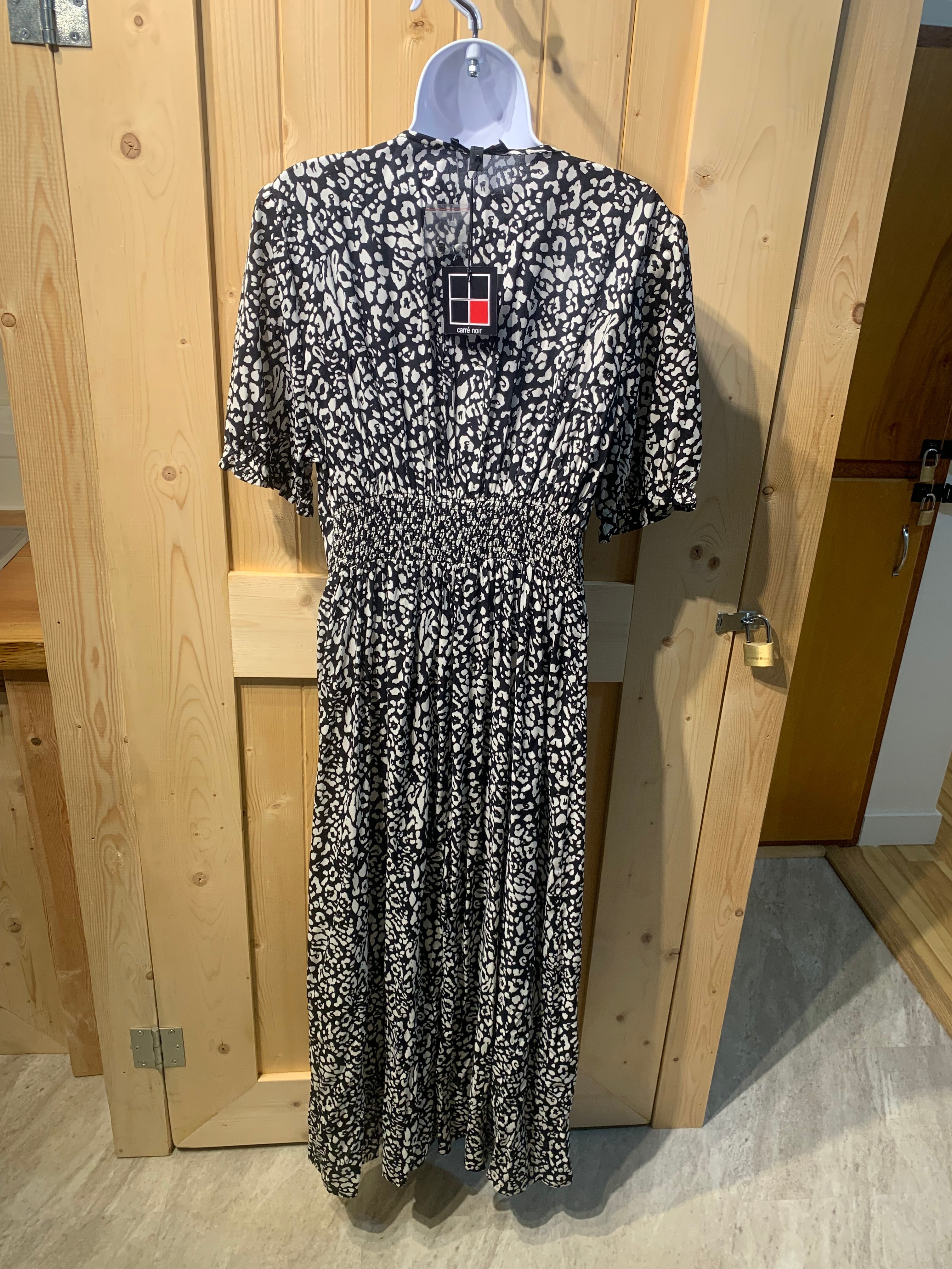 Brand New XL 100 % Rayon Carre Noir Black and White Print Dress