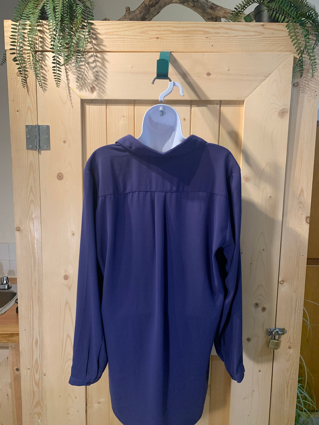Size L Northern Reflections Plum long sleeve blouse