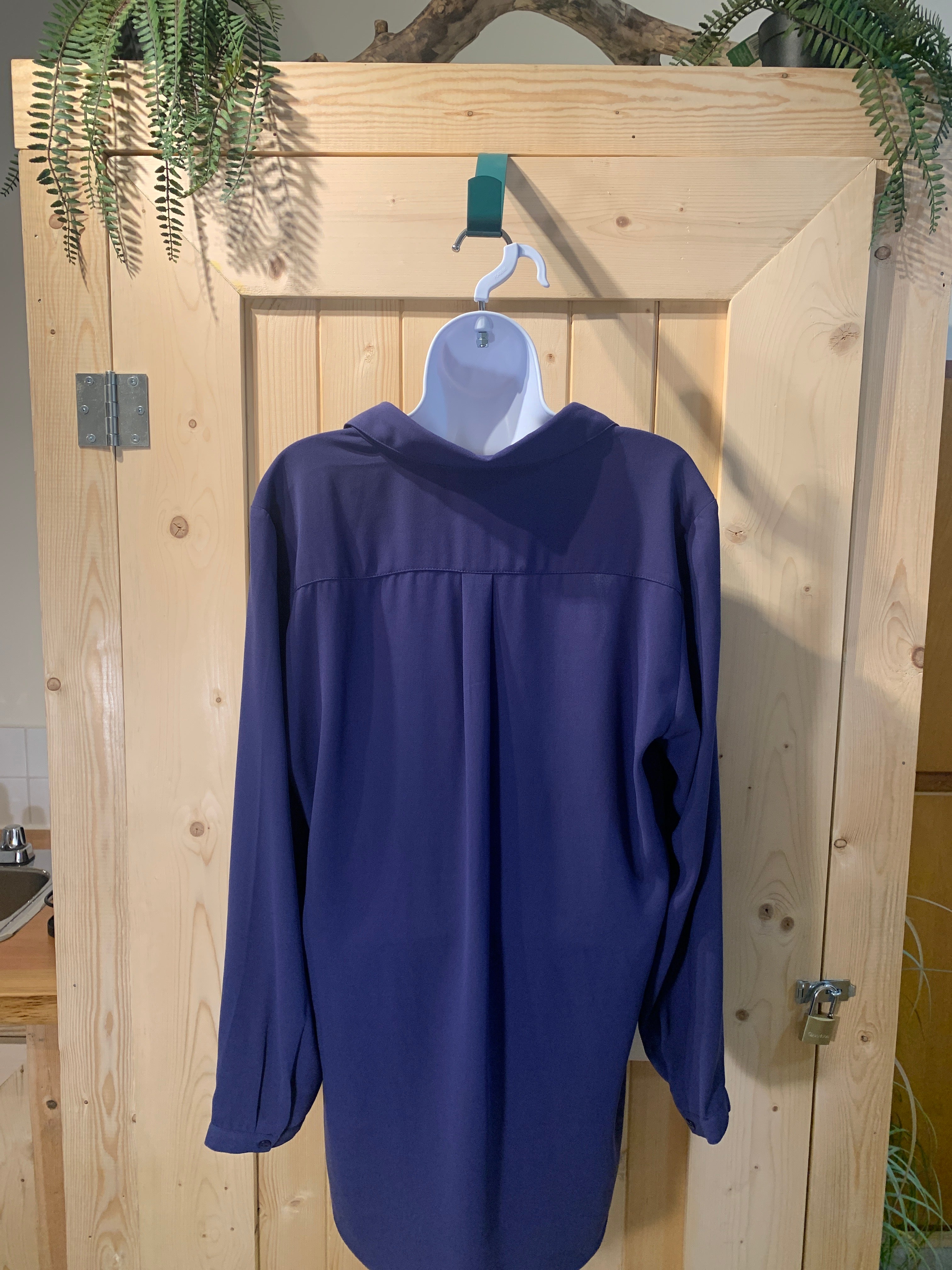 Size L Northern Reflections Plum long sleeve blouse
