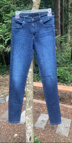 Size 27R AG Adriano Goldschmied blue jeans