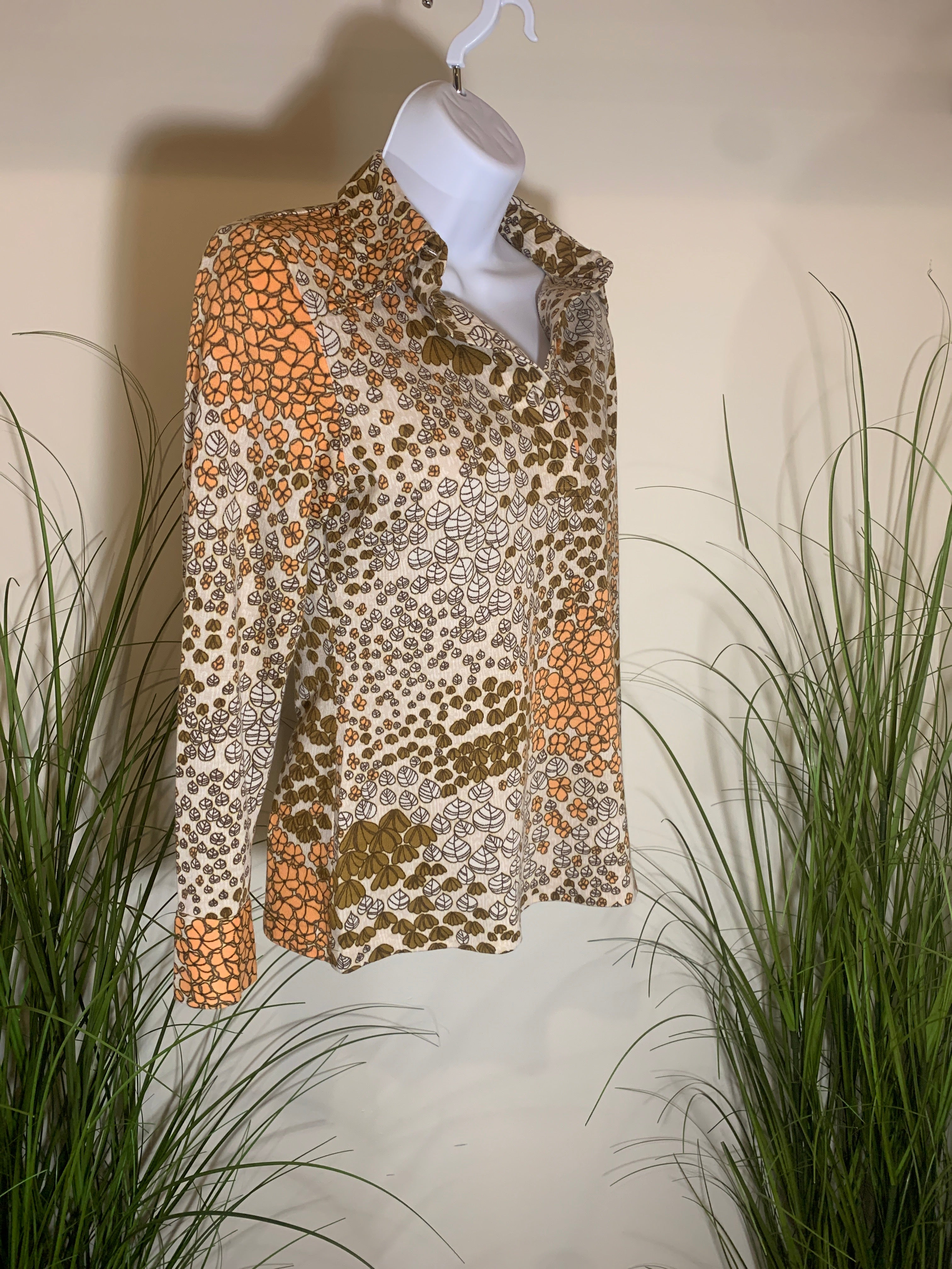 SUPER RARE !! Women's Vintage Tyebs 1970's 4 Button Up Collared Long Sleeve Shirt