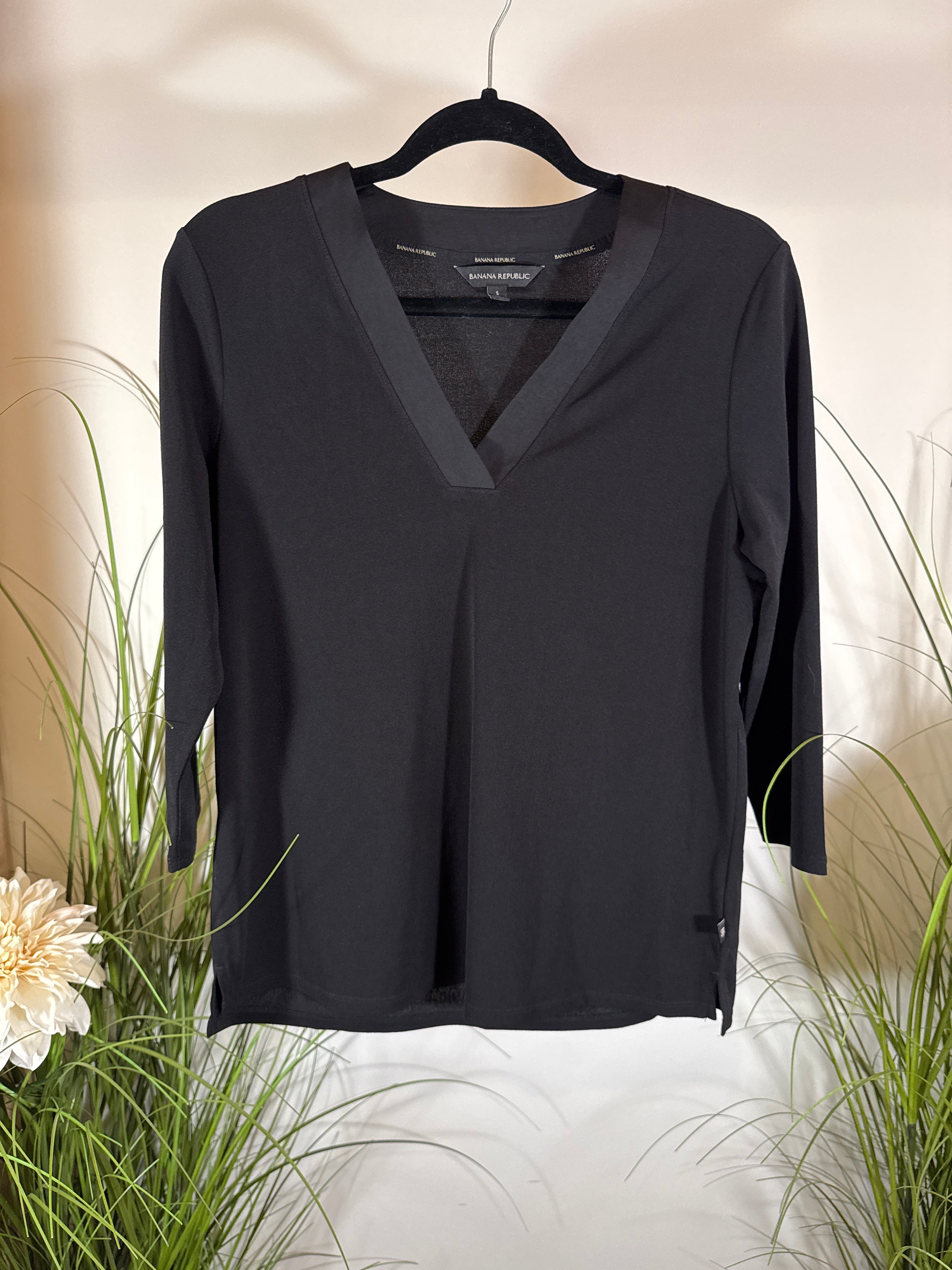 Banana republic V-neck blouse