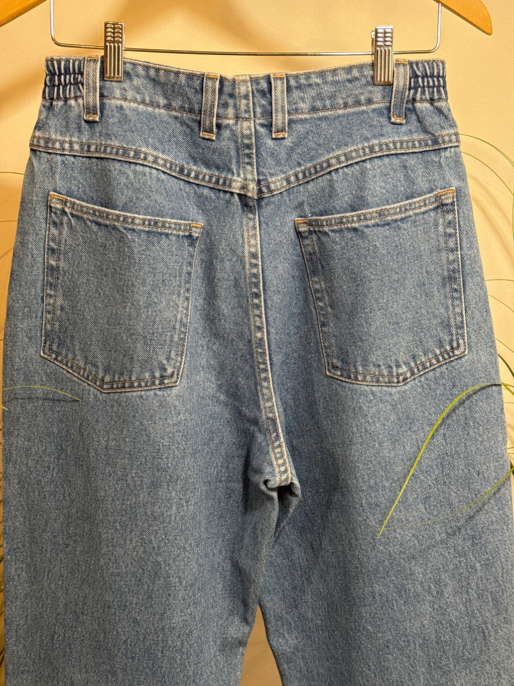 90’s/Y2K L.L.Bean popular "Original Fit/Relaxed" fit jeans with partial elastic waistbands.