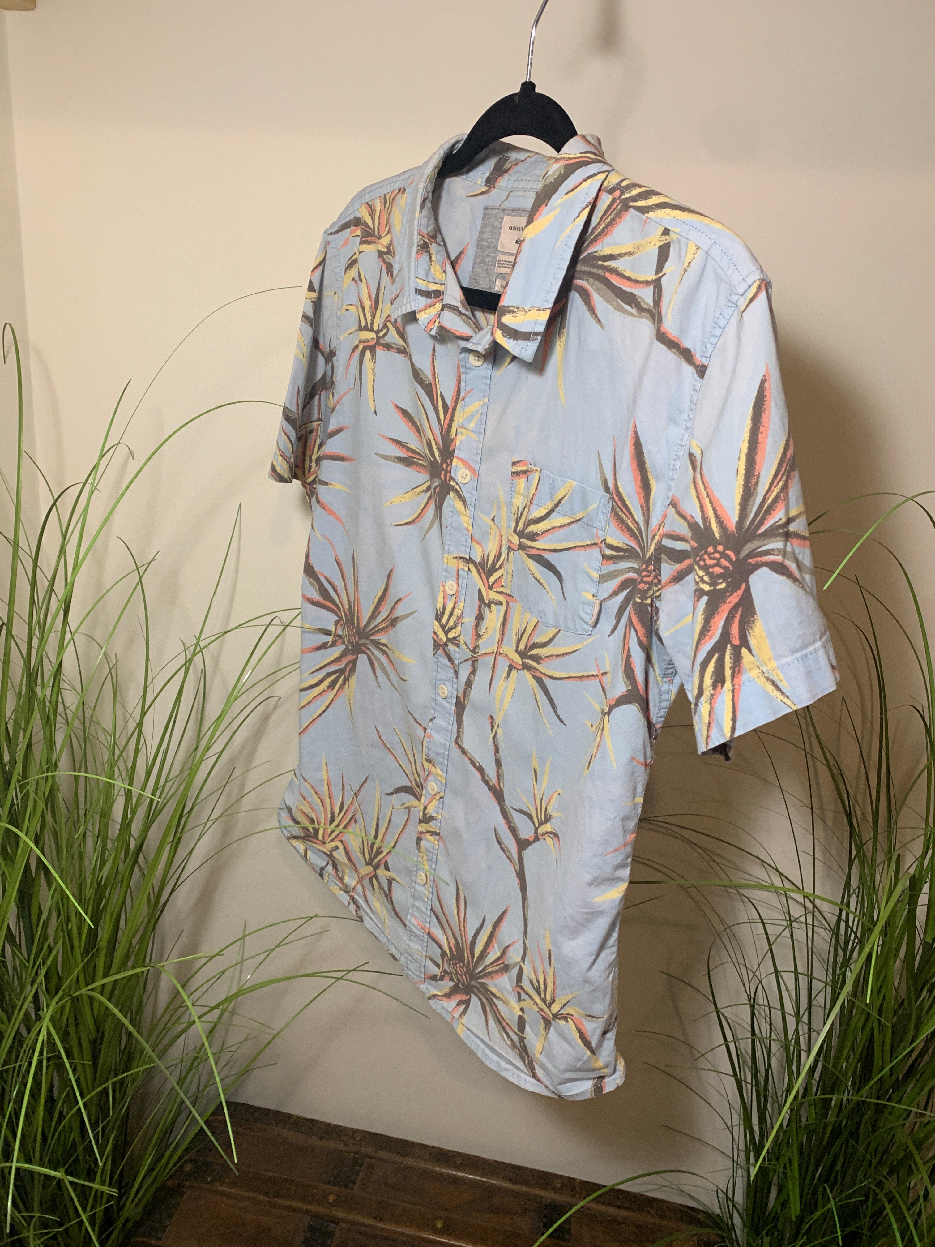 Size Small Quicksilver Button Up Hawaiian Shirt