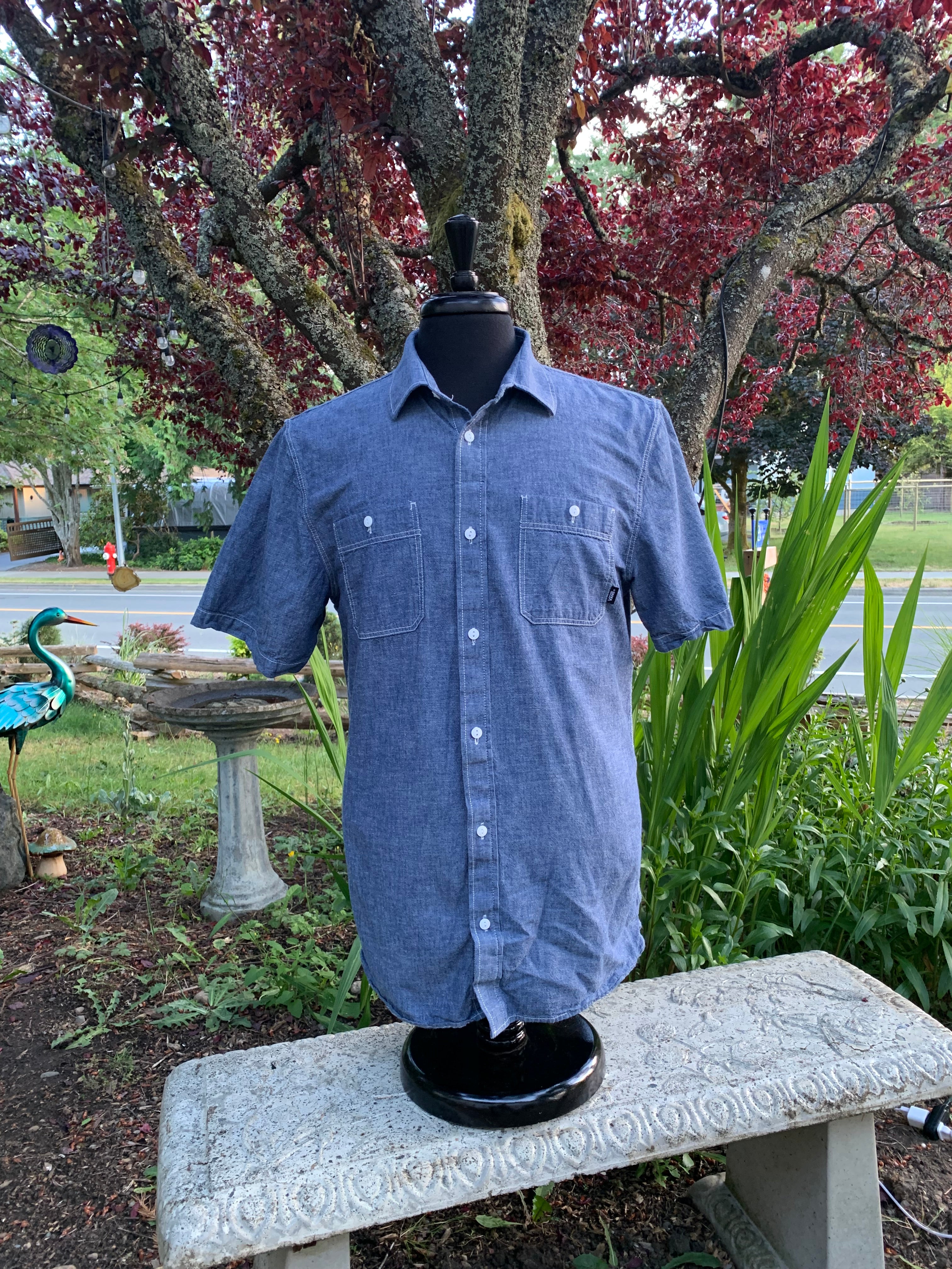 Size M Vans Denim Short Sleeve Button Up Shirt