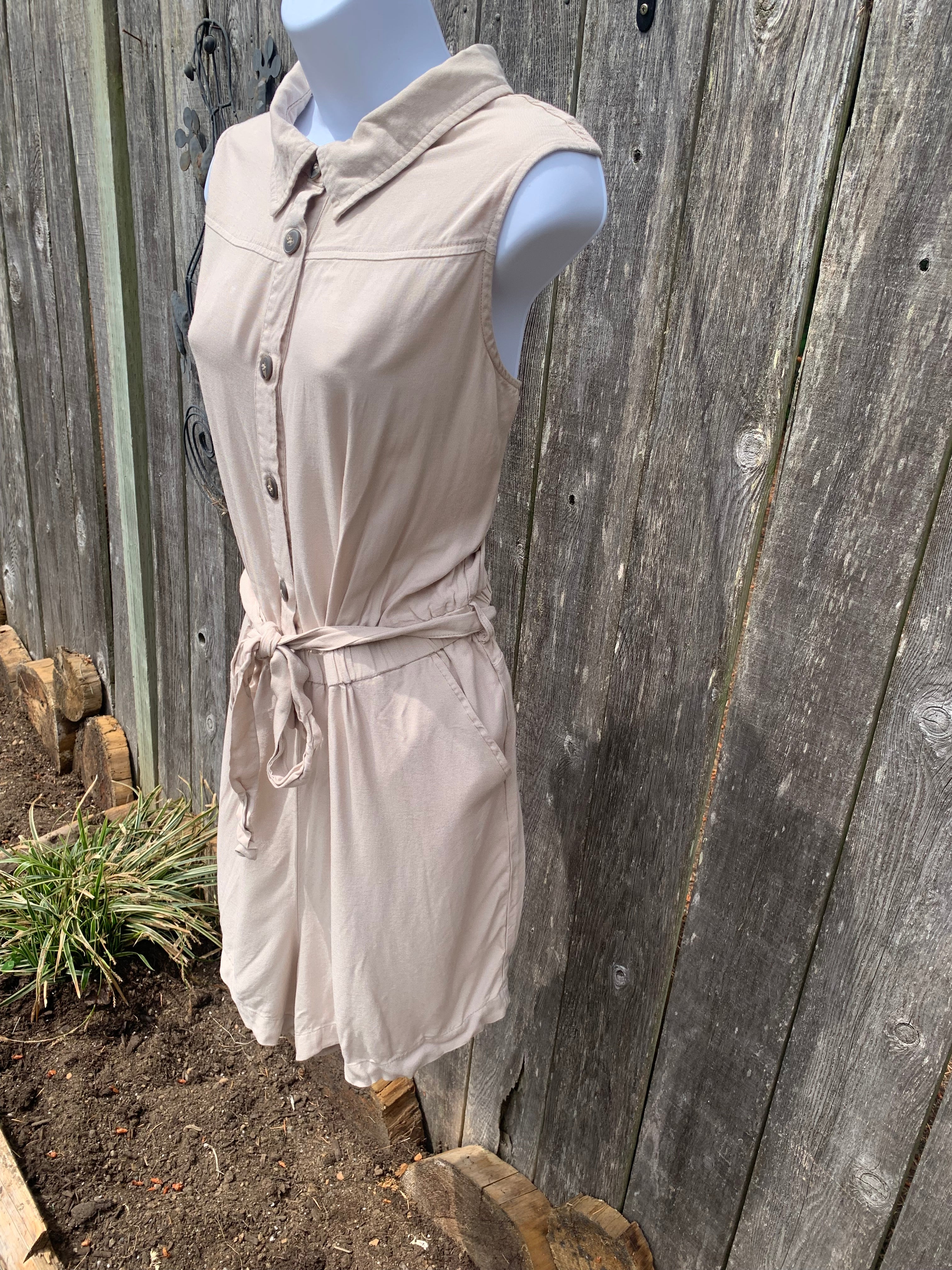 Size XL Light Weight Summer Rayon Ci Sono Los Angeles Sleeveless Button Down Romper