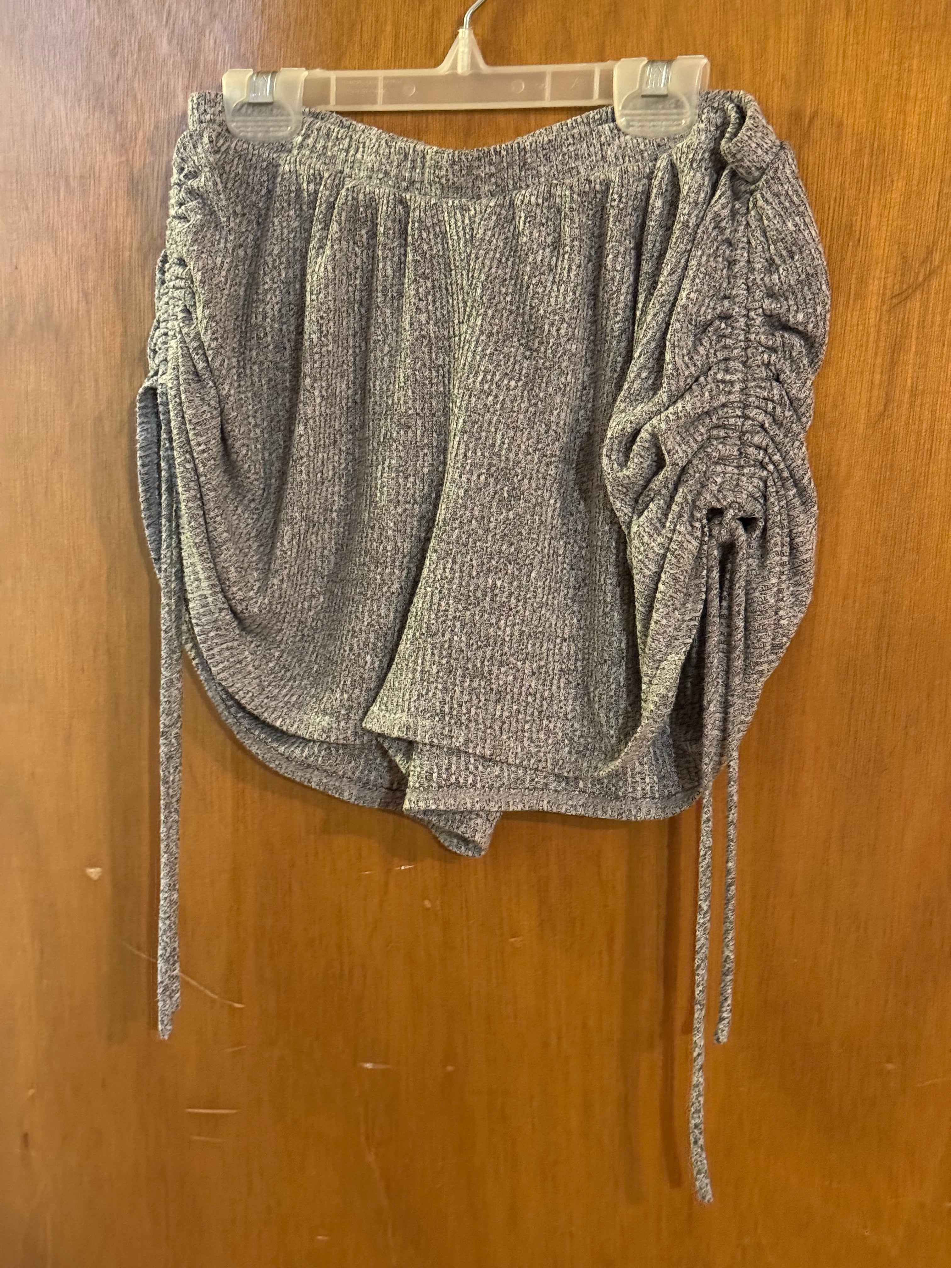 A gray ribbed short shorts
